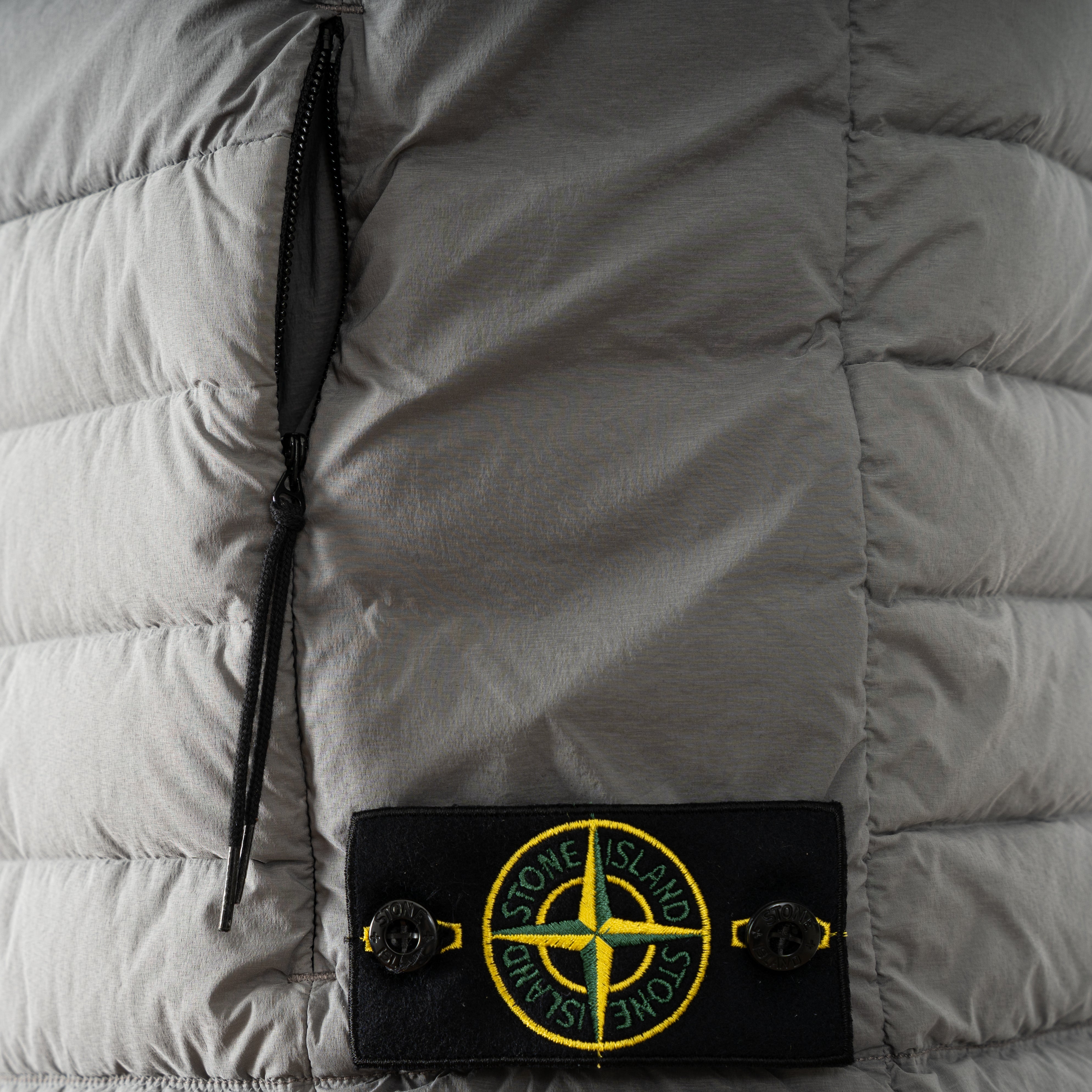 Stone Island Bodywarmer Grijs | Seamless Tunnel Nylon Down