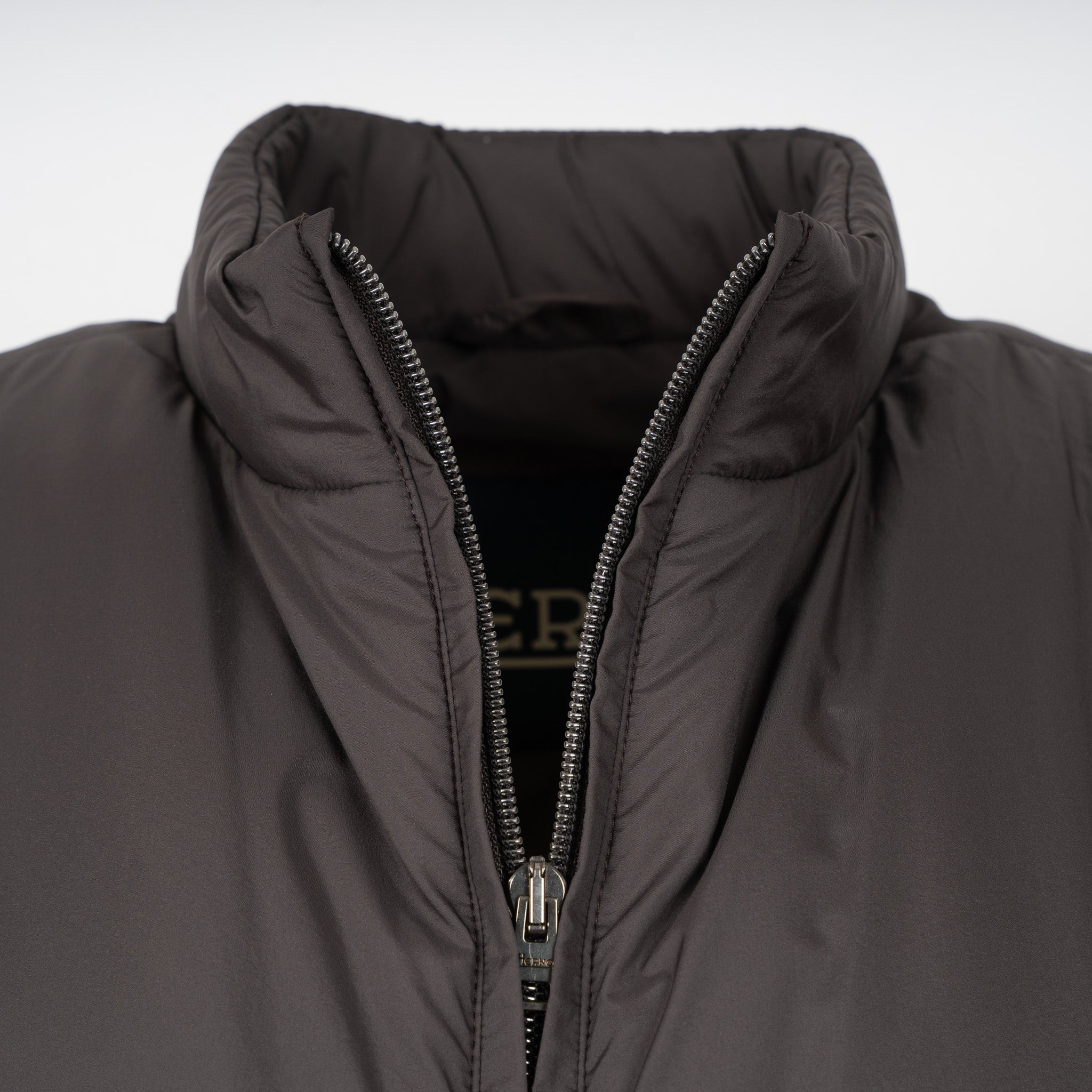Herno Bodywarmer Bruin | Globe Lab