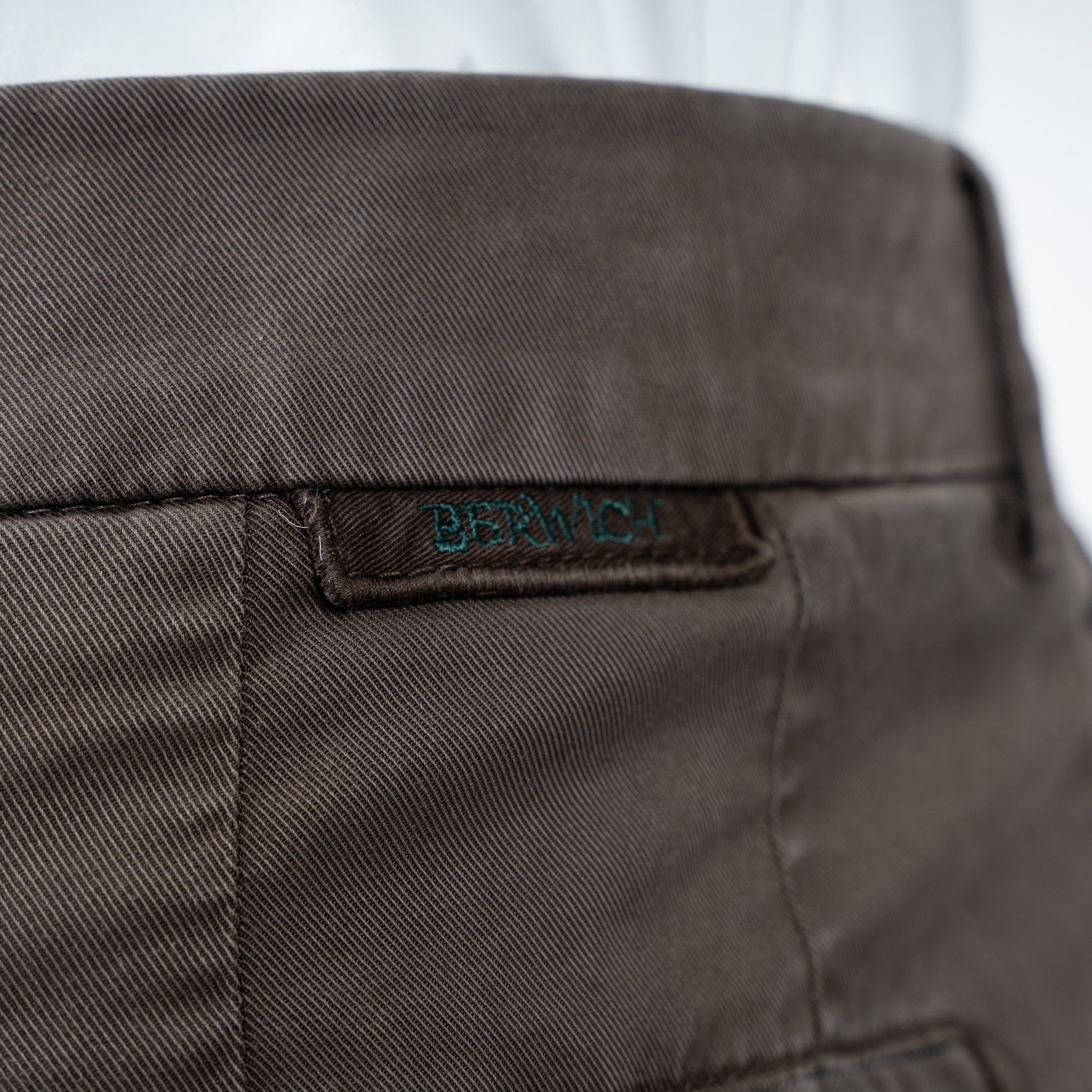 Berwich Chino Bruin | Morello-GD