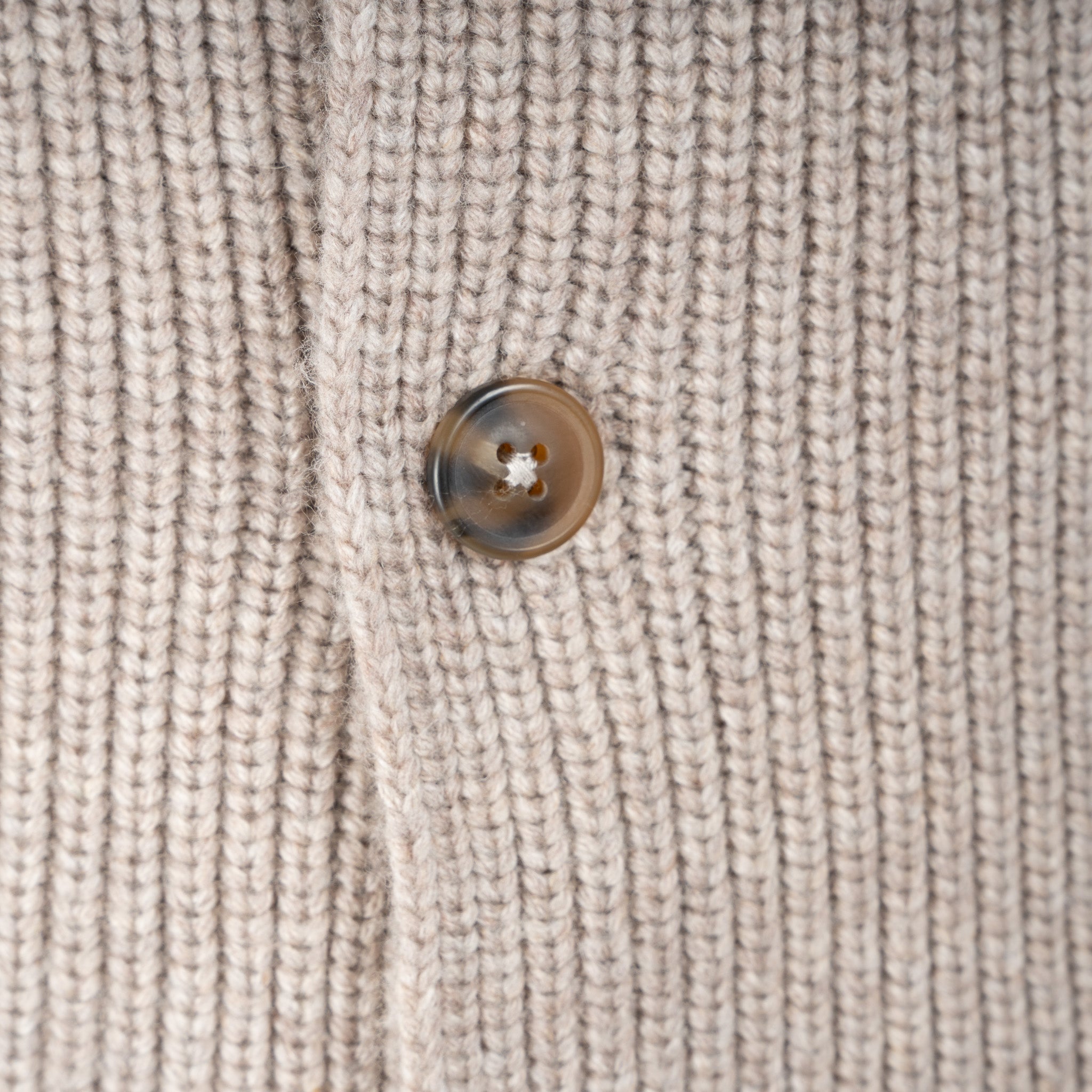 SEVEN DIALS Gebreid Knoopvest Beige | Hutch