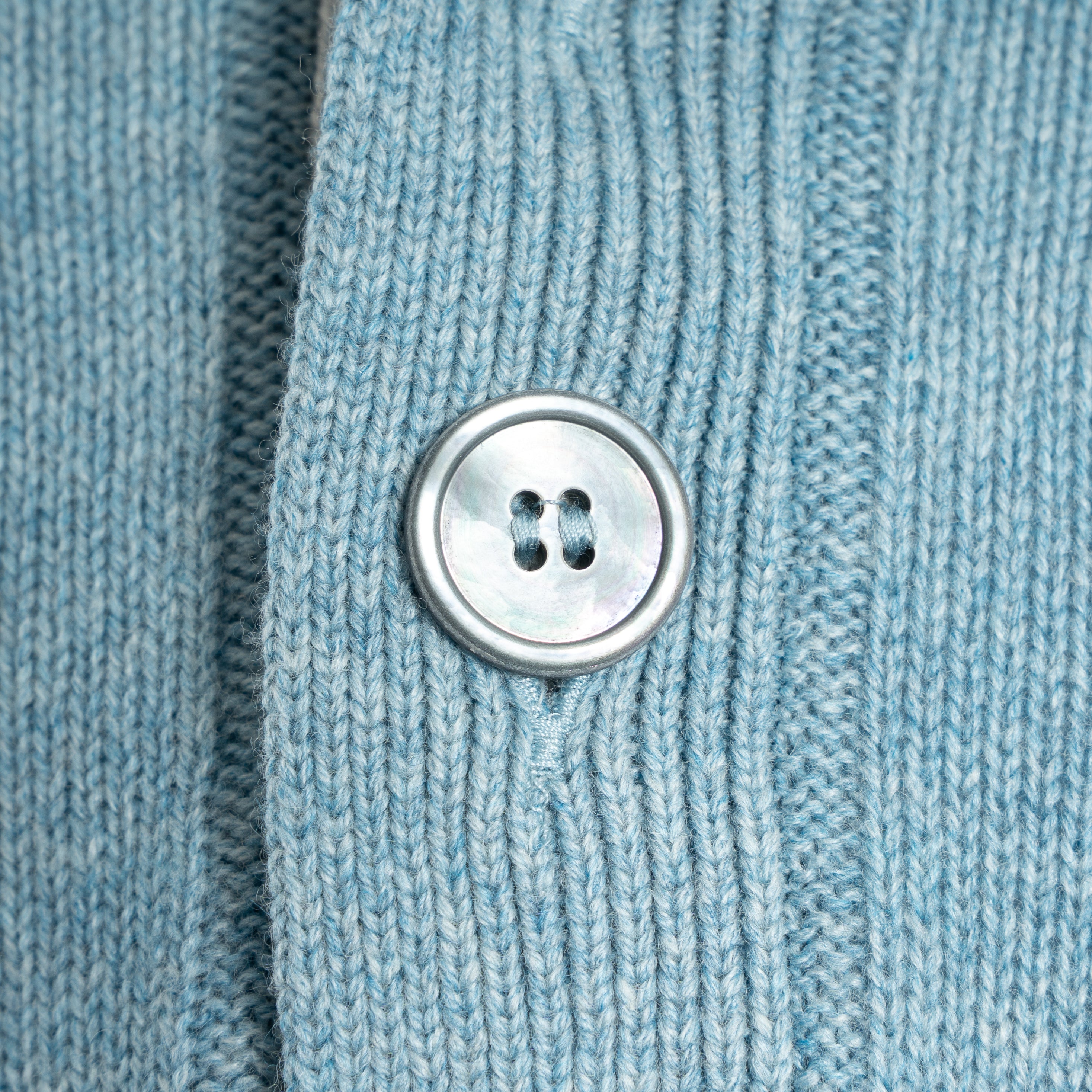 Gran Sasso Gebreide Trui met Knopenlijst Lichtblauw | Cashmere Lana
