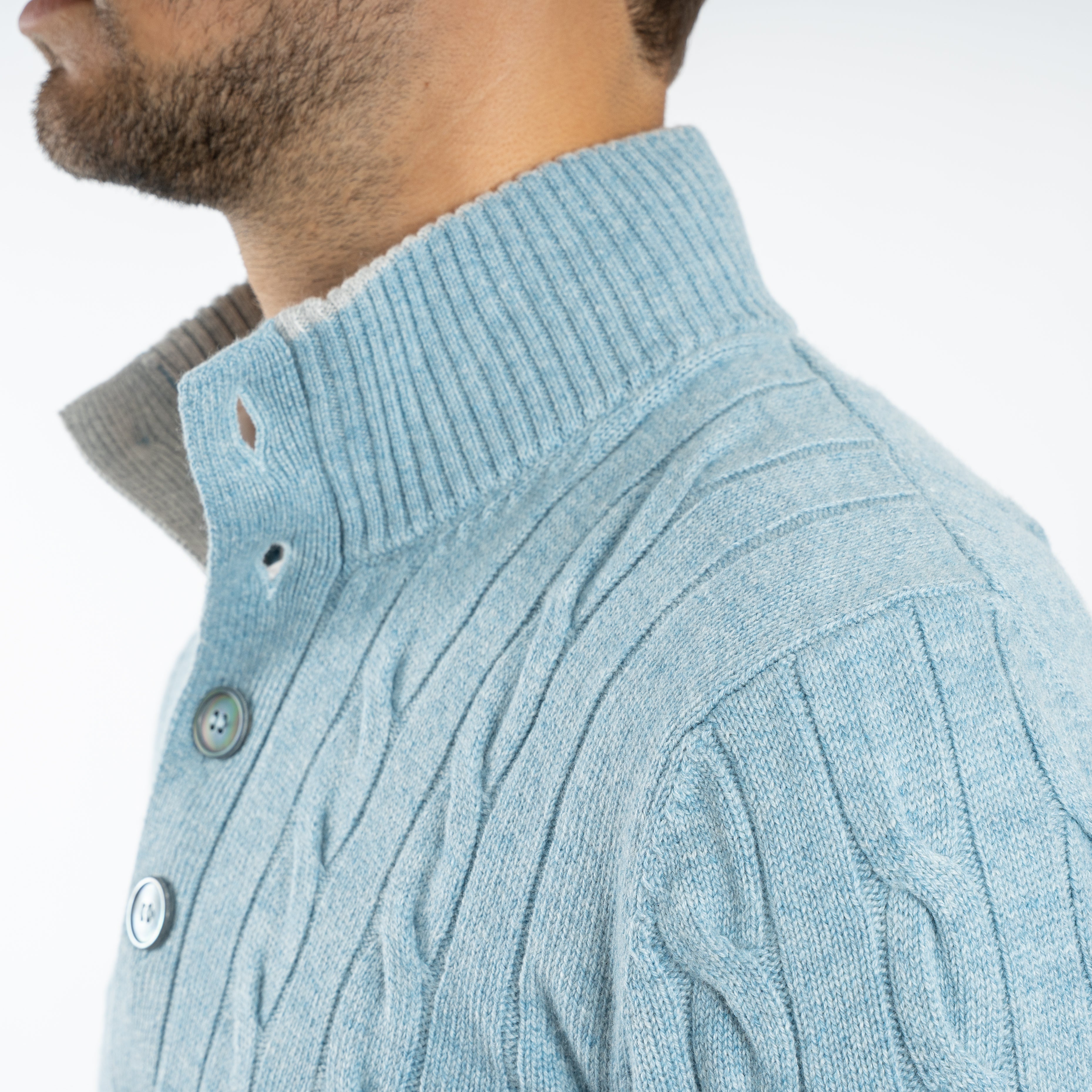 Gran Sasso Gebreide Trui met Knopenlijst Lichtblauw | Cashmere Lana