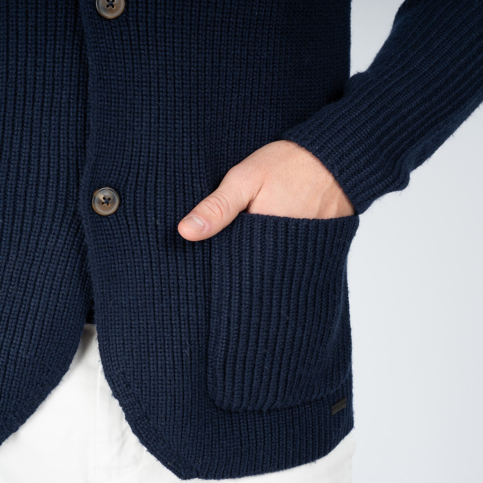 SEVEN DIALS Gebreid Knoopvest Blauw | Hutch