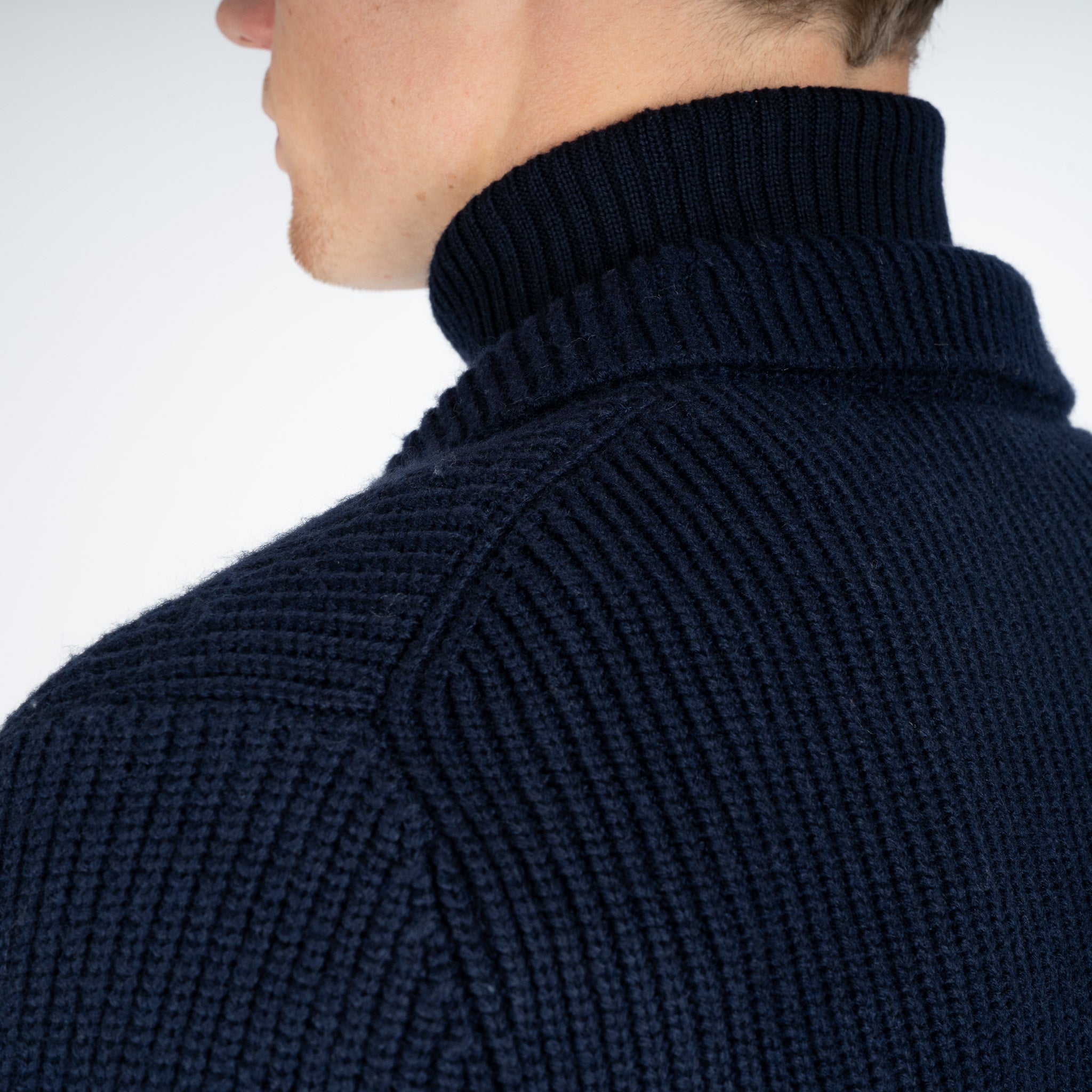 SEVEN DIALS Gebreid Knoopvest Blauw | Hutch