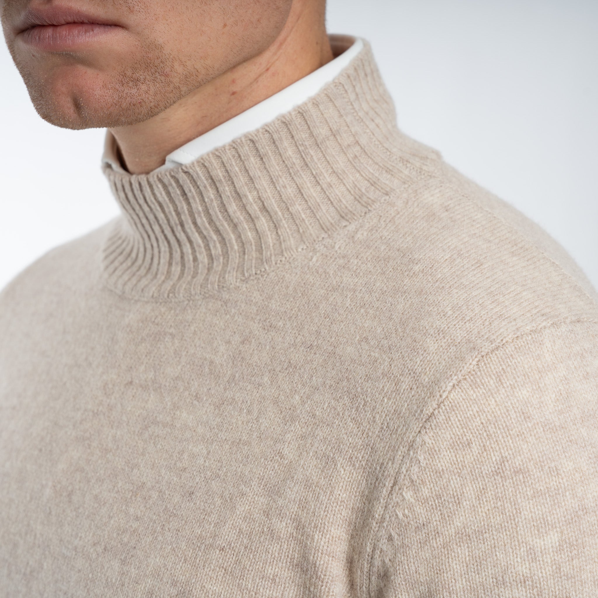 SEVEN DIALS Gebreide Turtleneck Trui Beige | Emsley