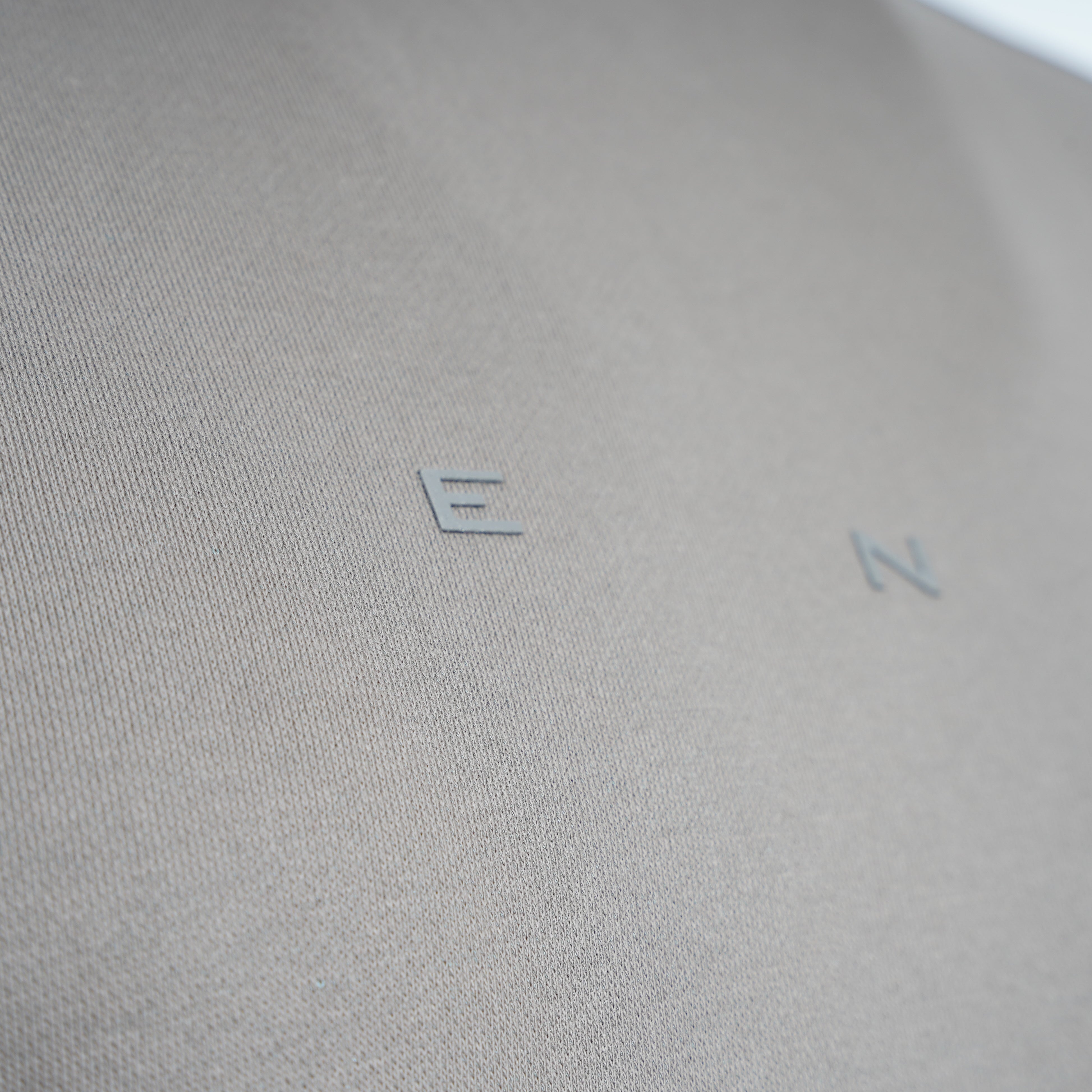 Genti Sweater Taupe | Logo