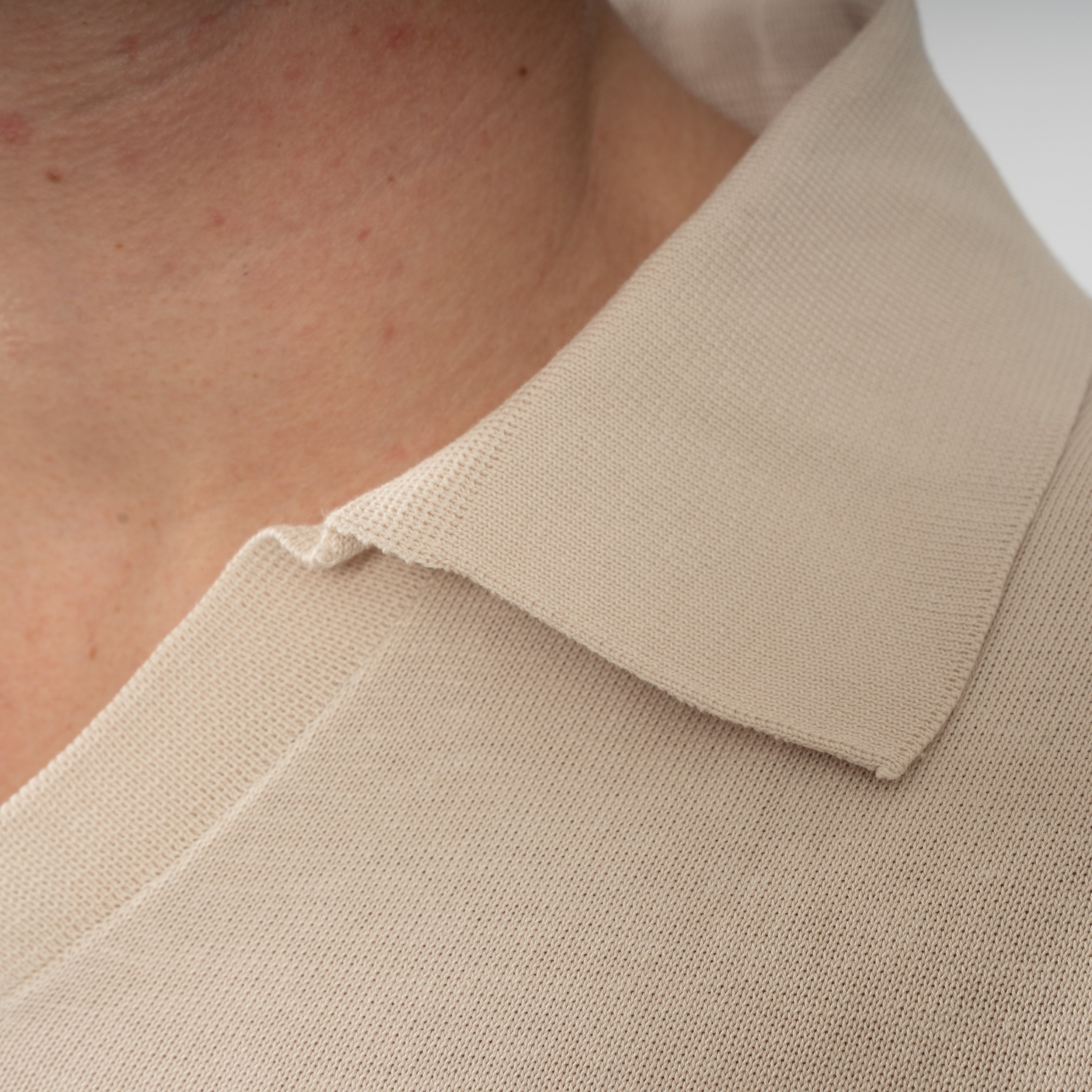 SEVEN DIALS Buttonless Polo Beige | Fido