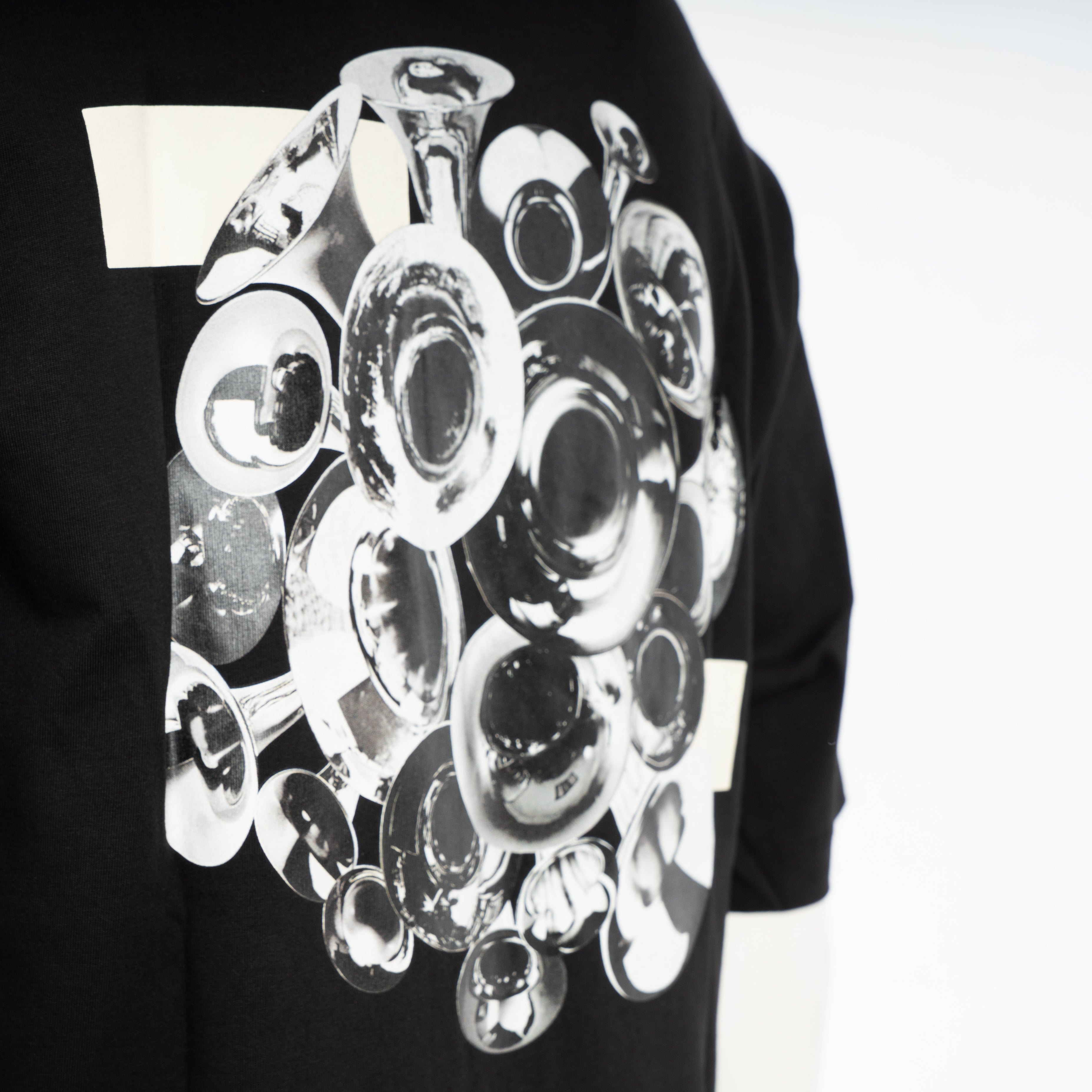 Filling Pieces T-Shirt met Backprint Zwart | Boxy Bouquet