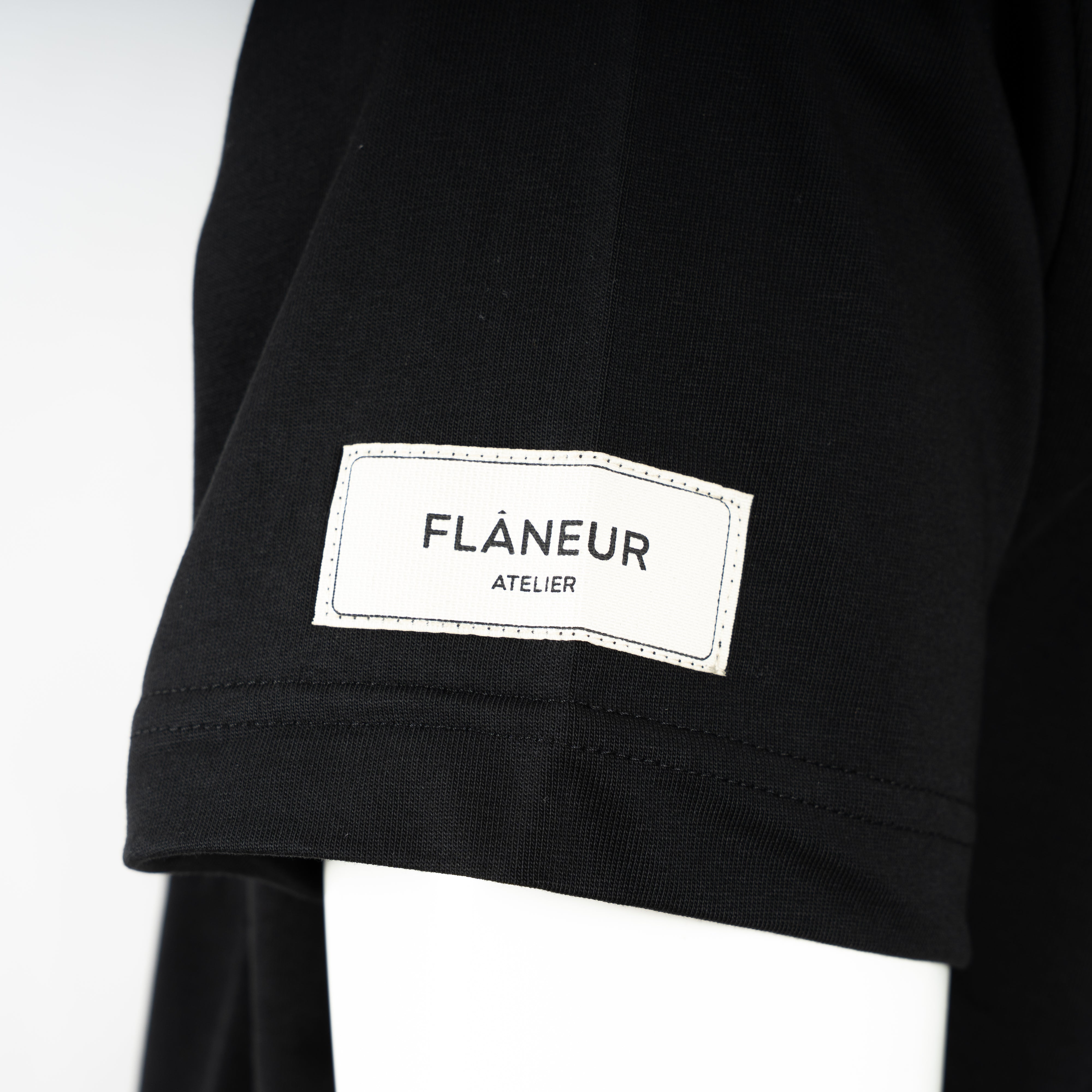 Flaneur T-shirt zwart | Atelier