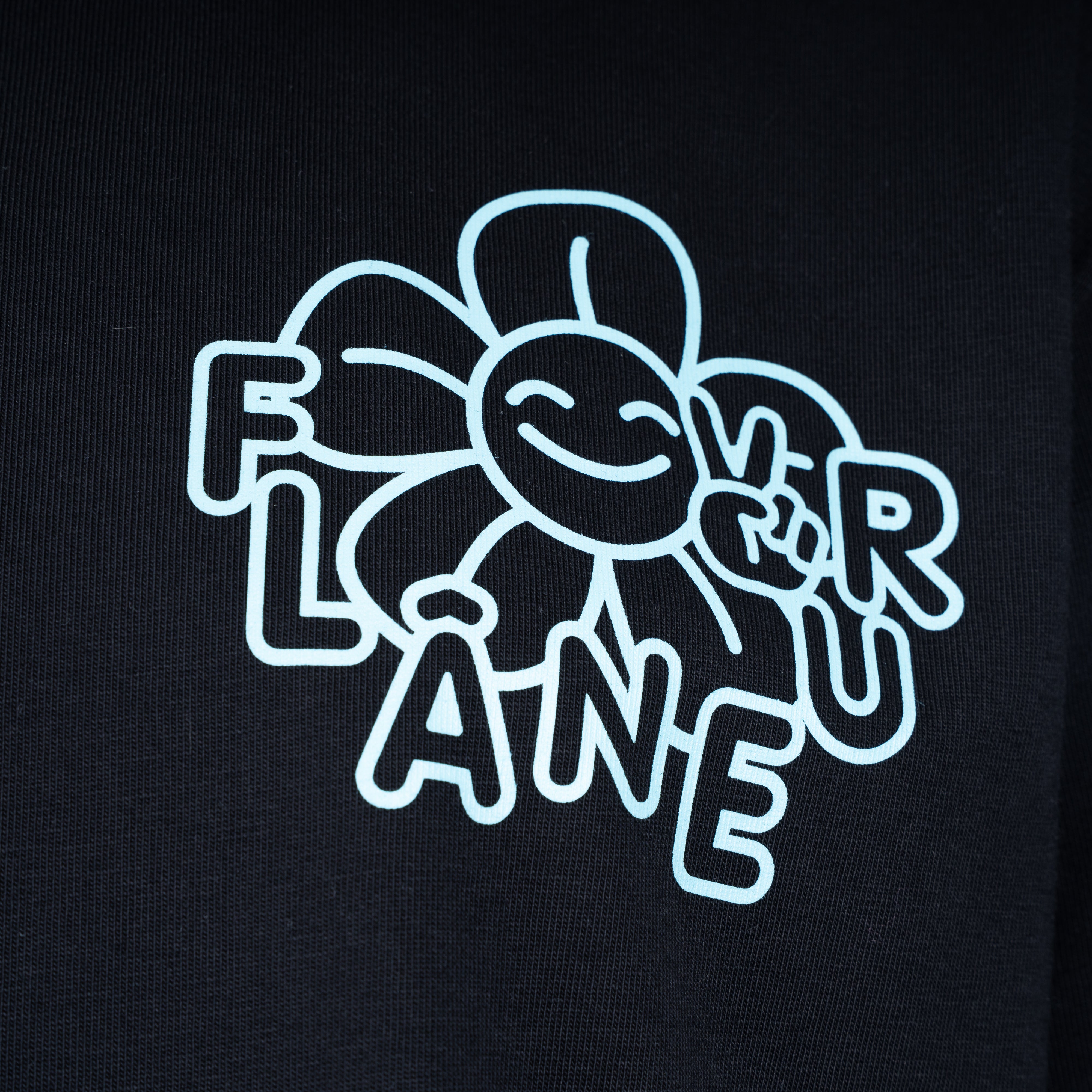 Flaneur T-Shirt Backprint Zwart | Happy Flower