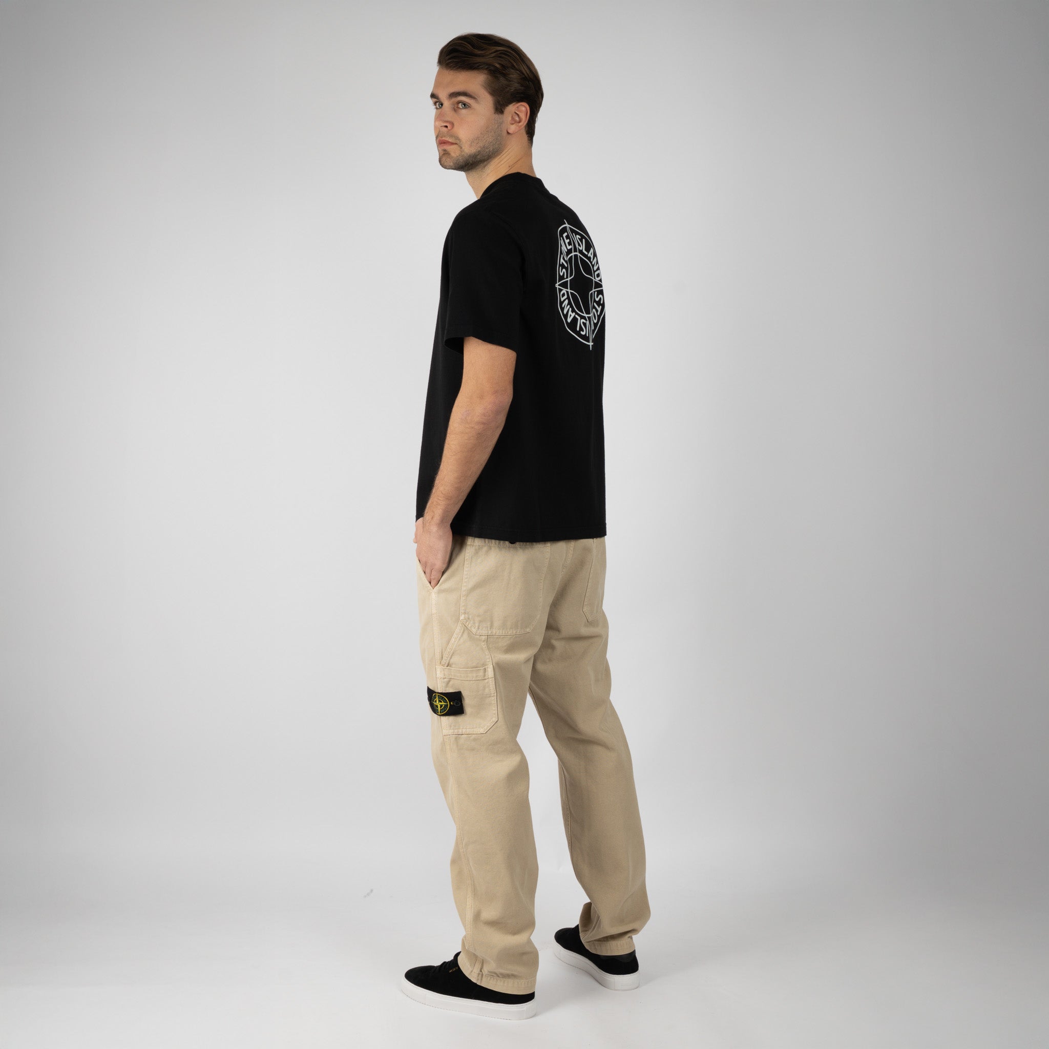 Stone Island T-Shirt Backprint Zwart | Outline Compass