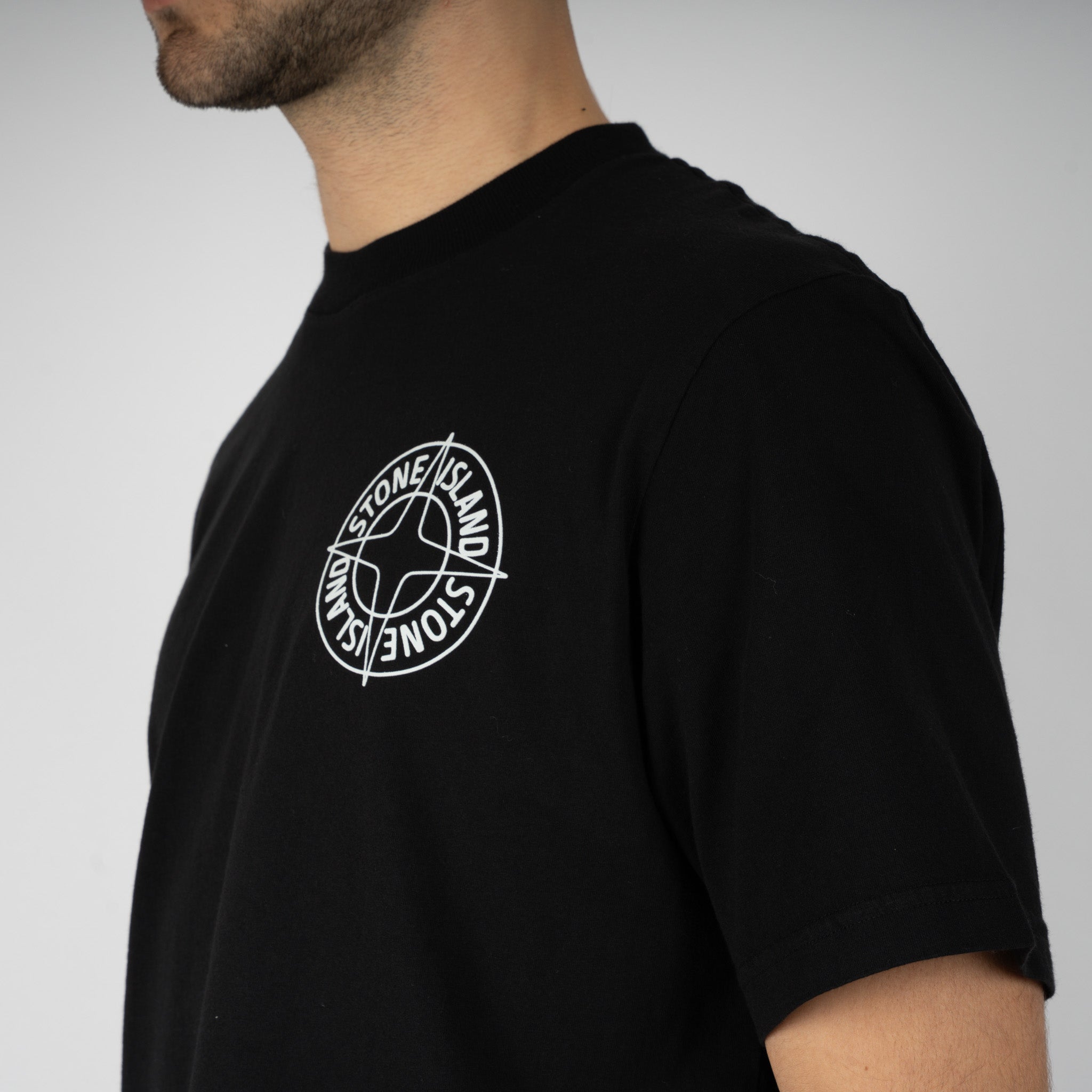 Stone Island T-Shirt Backprint Zwart | Outline Compass