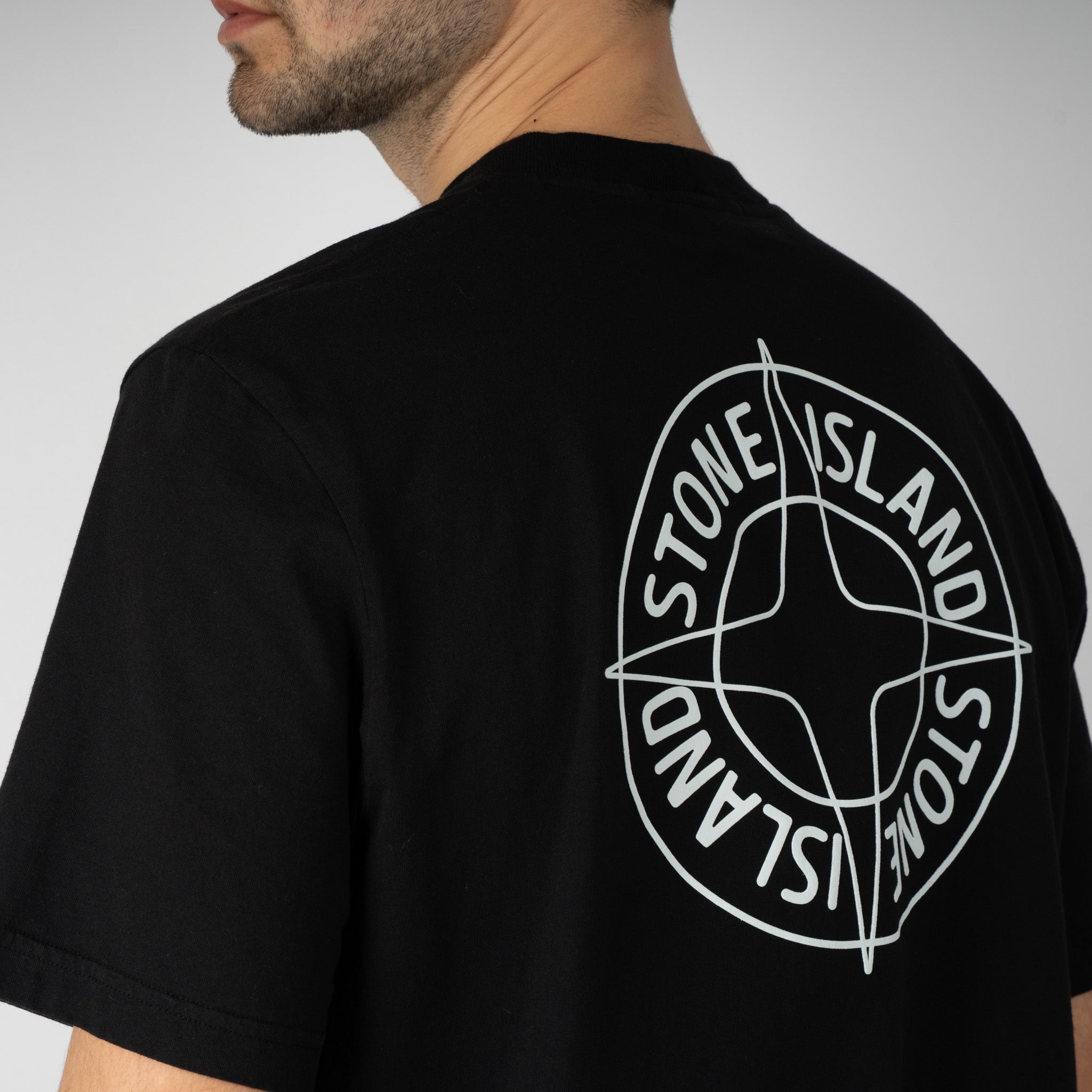Stone Island T-Shirt Backprint Zwart | Outline Compass