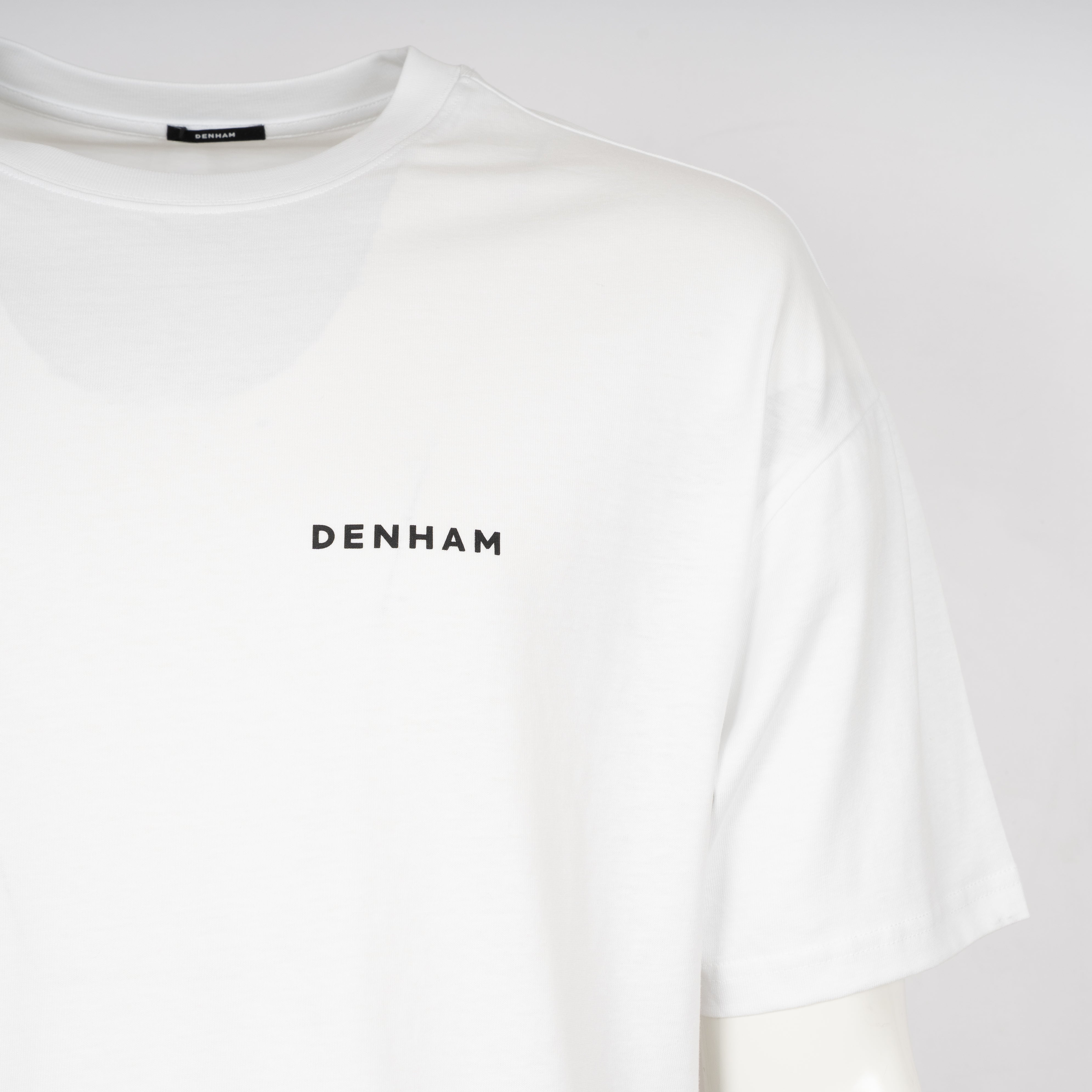 Denham T-Shirt Backprint Wit | Flowy Graphic Tee
