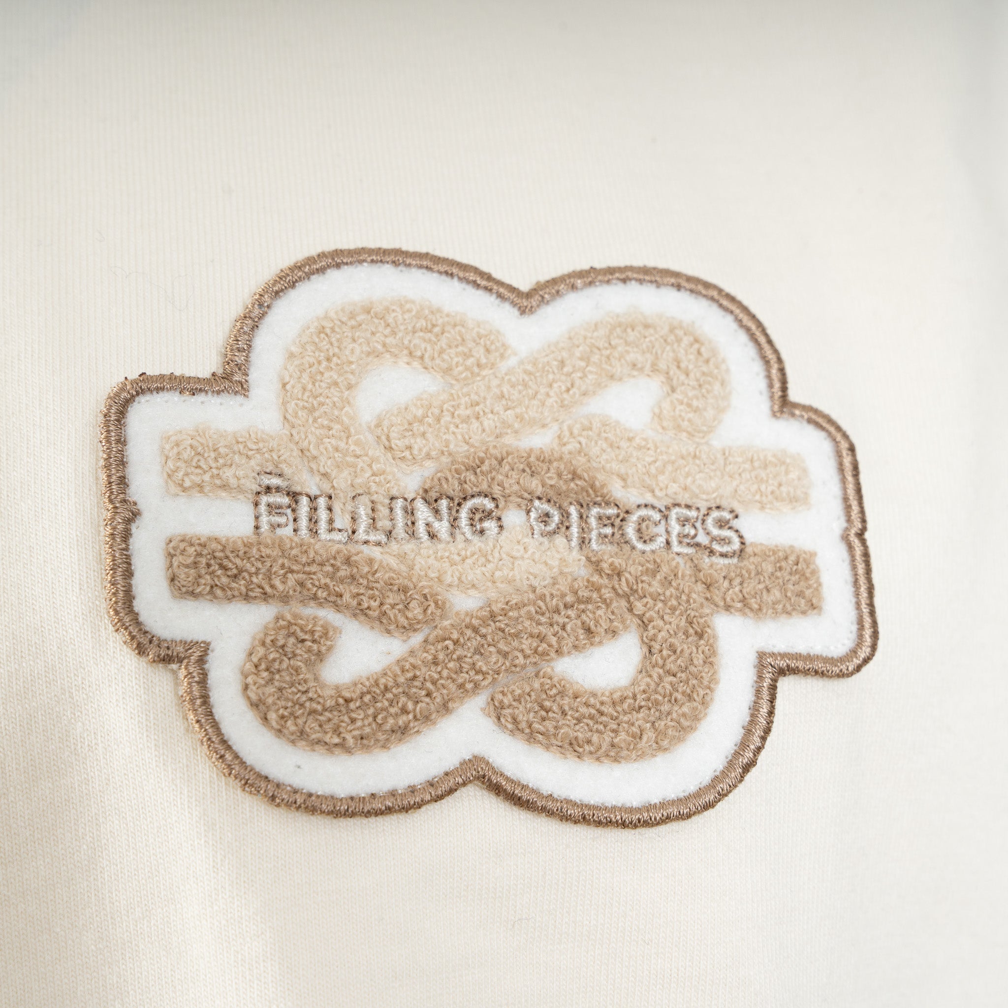 Filling Pieces T-Shirt Off-White | Gowtu