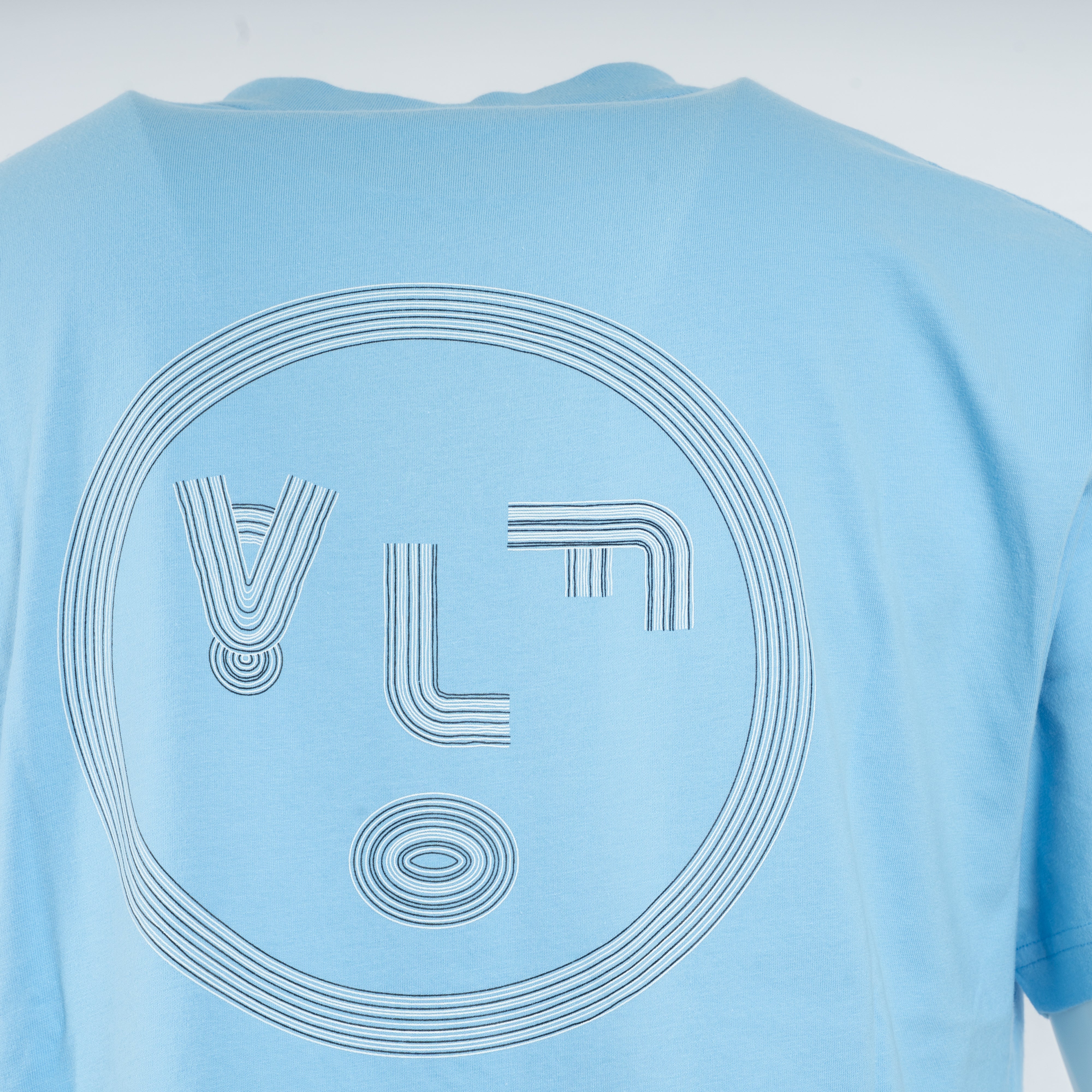 Olaf T-Shirt met Backprint Lichtblauw | Lined Face Tee