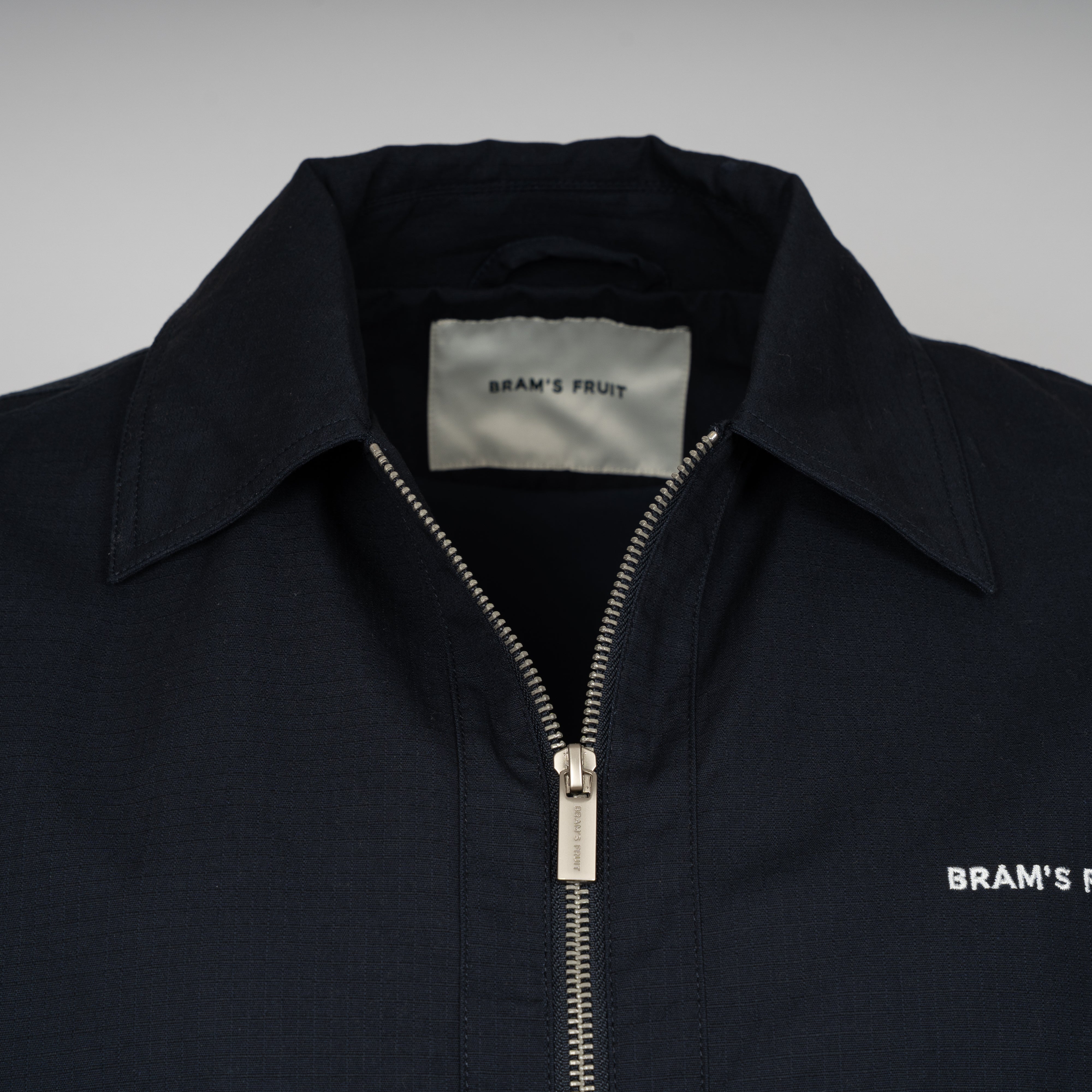 Bram's Fruit Jack Blauw | Ripstop Text Logo