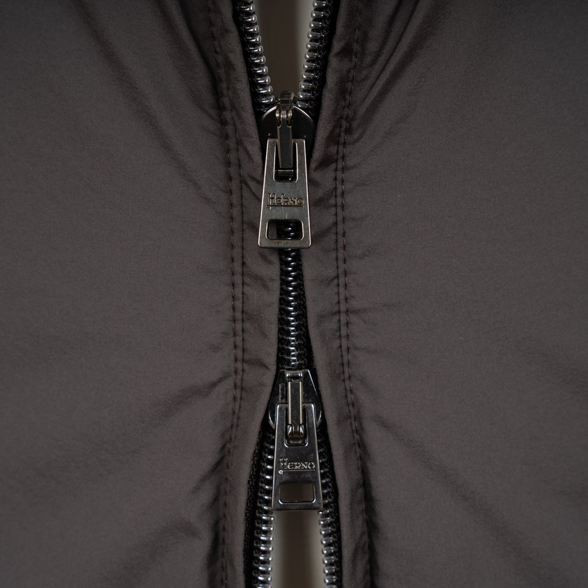 Herno Bodywarmer Bruin | Globe Lab