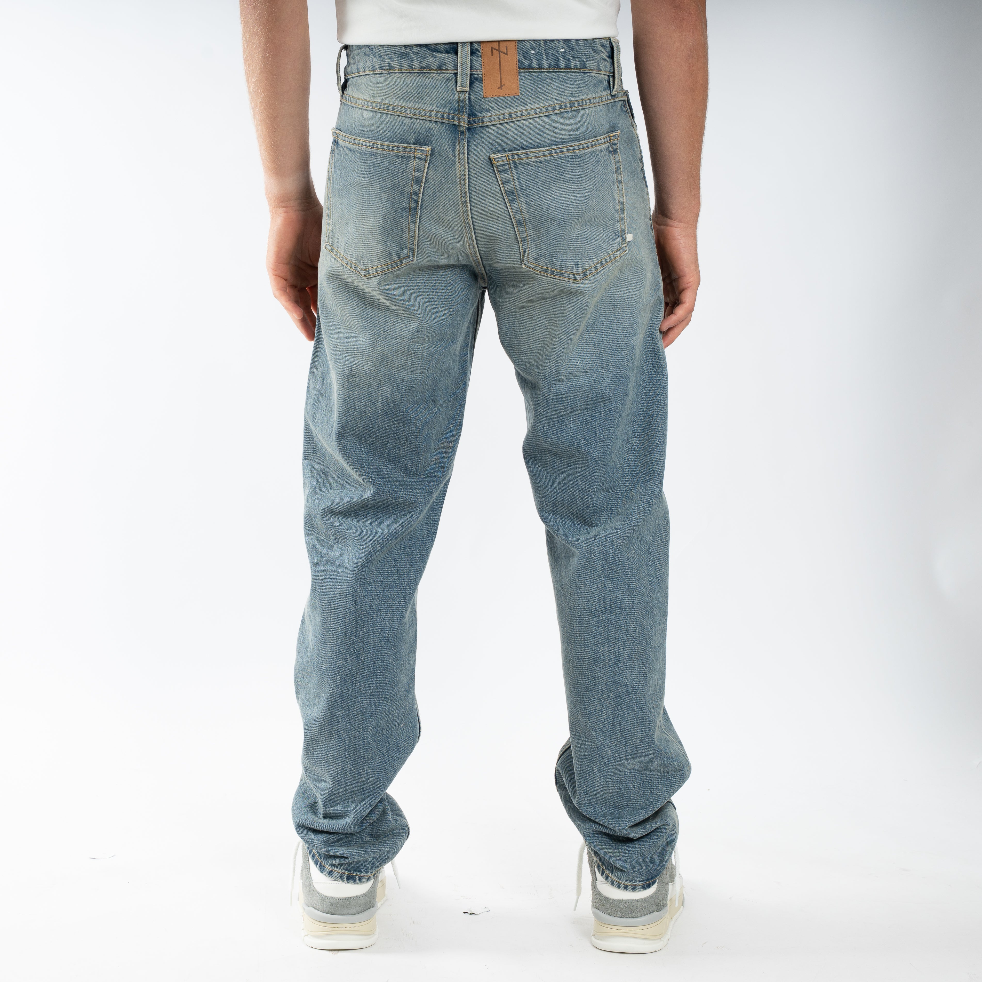 Tenue. Jeans Middenblauw | Penn Arroyo