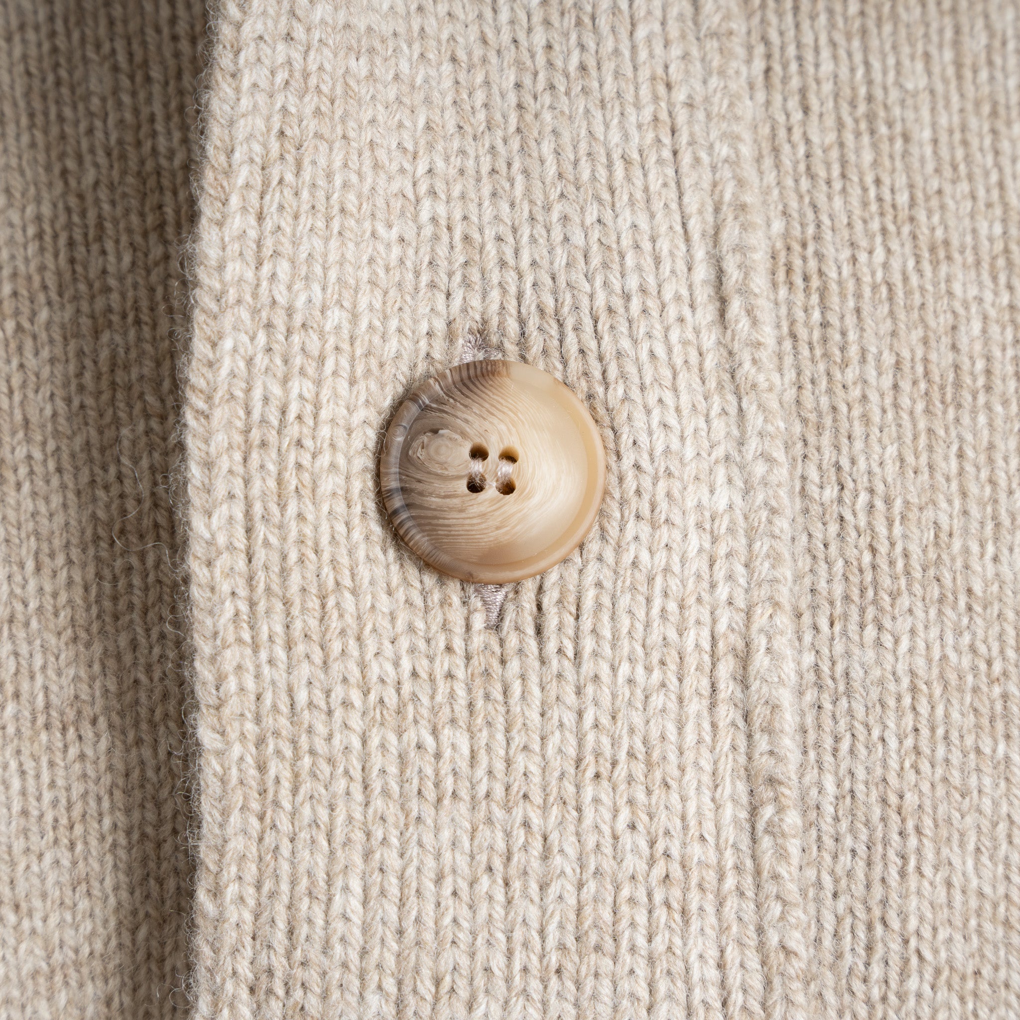 Gran Sasso Gebreide Trui met Knopenlijst Beige | Super Geelong
