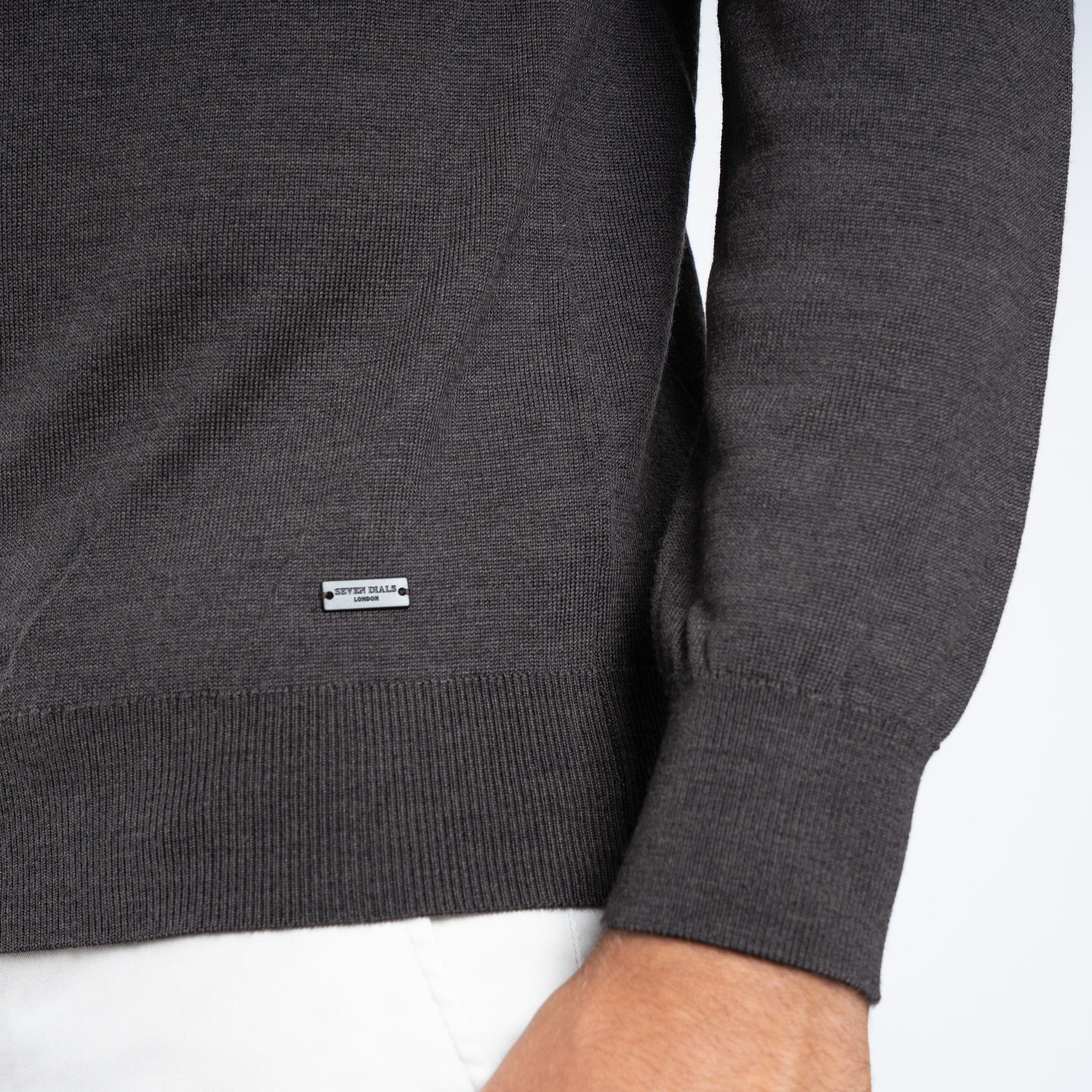 SEVEN DIALS Gebreide Buttonless Polotrui Bruin | Wyot