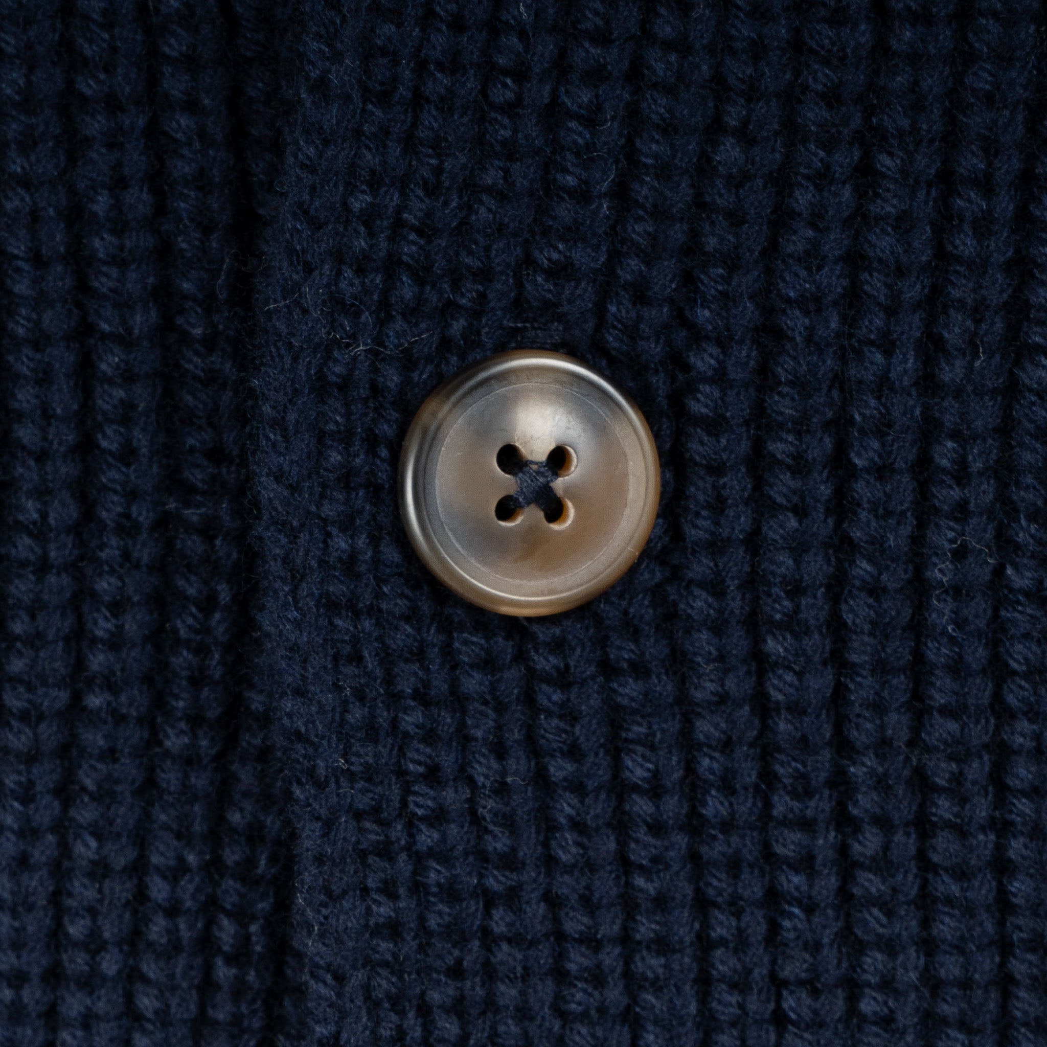 SEVEN DIALS Gebreid Knoopvest Blauw | Hutch
