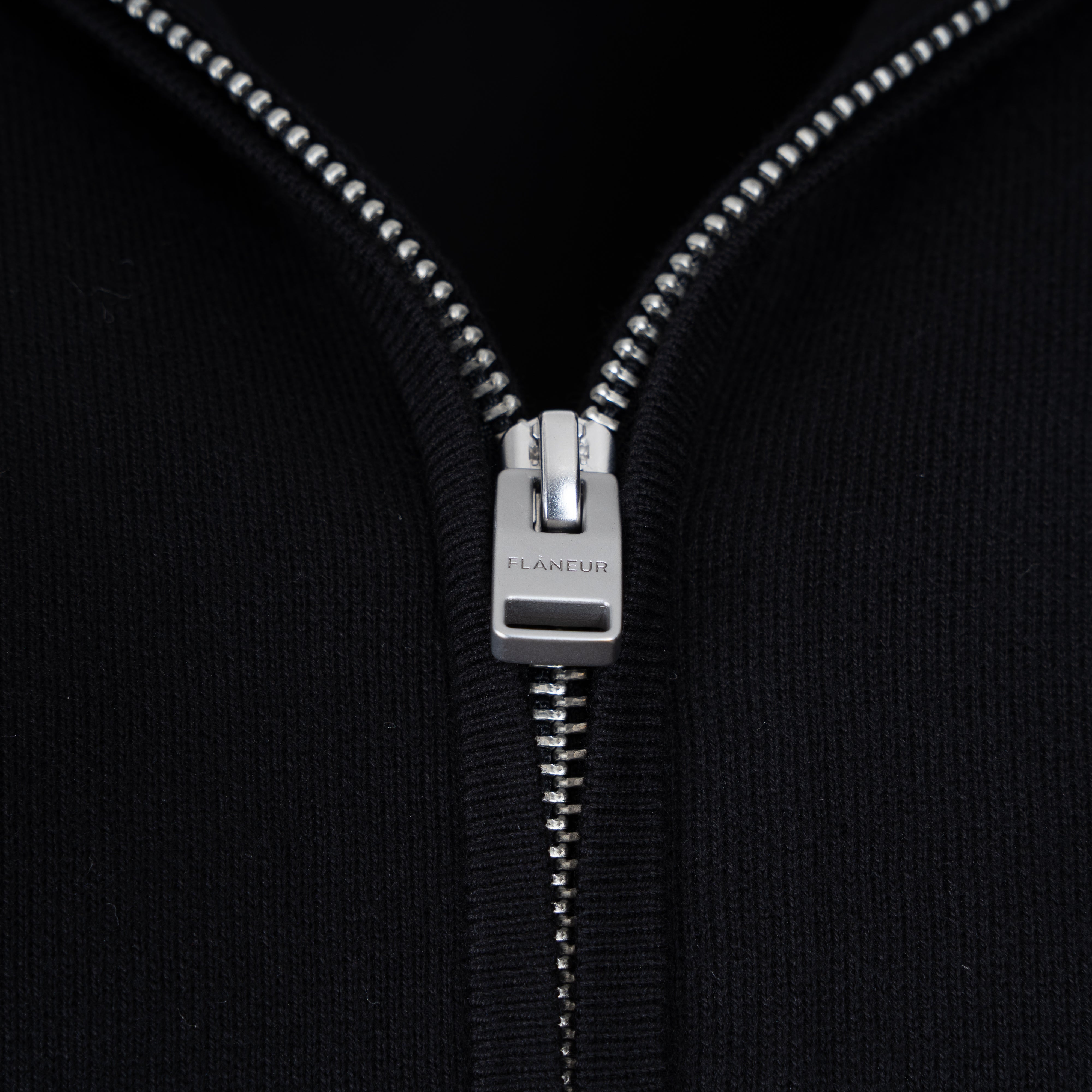 Flaneur Vest Zwart | Atelier Knit Zip-Up