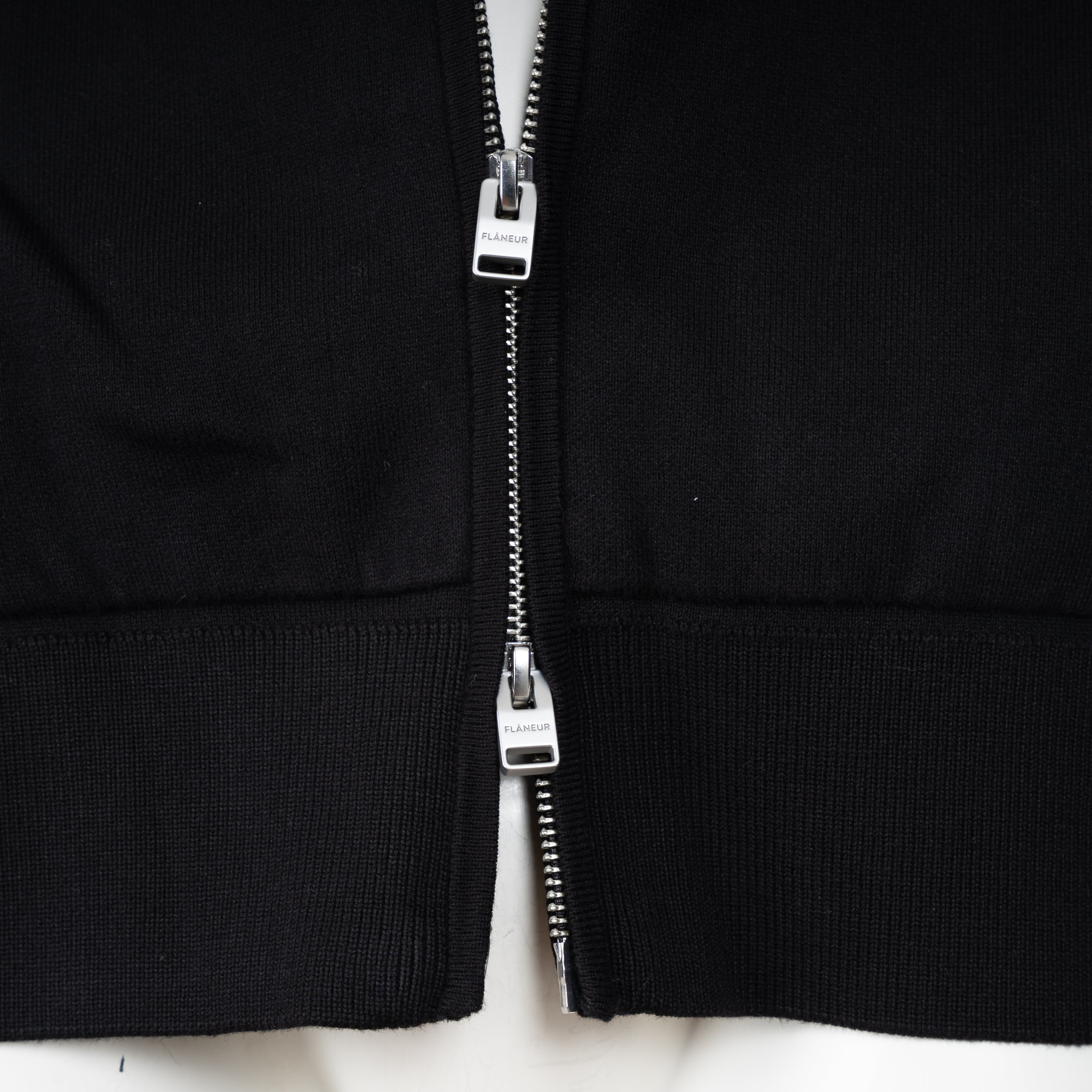 Flaneur Vest Zwart | Atelier Knit Zip-Up