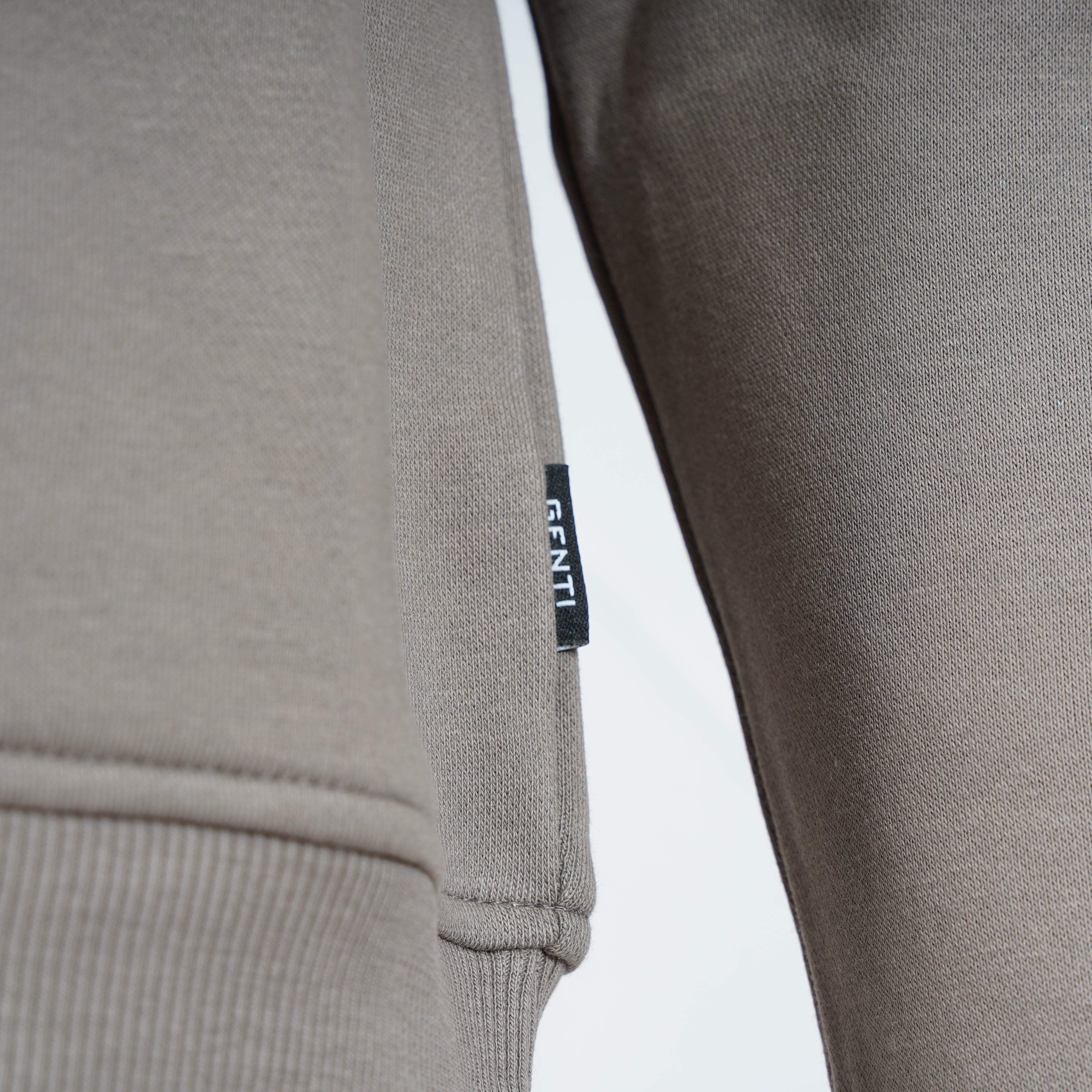 Genti Sweater Taupe | Logo
