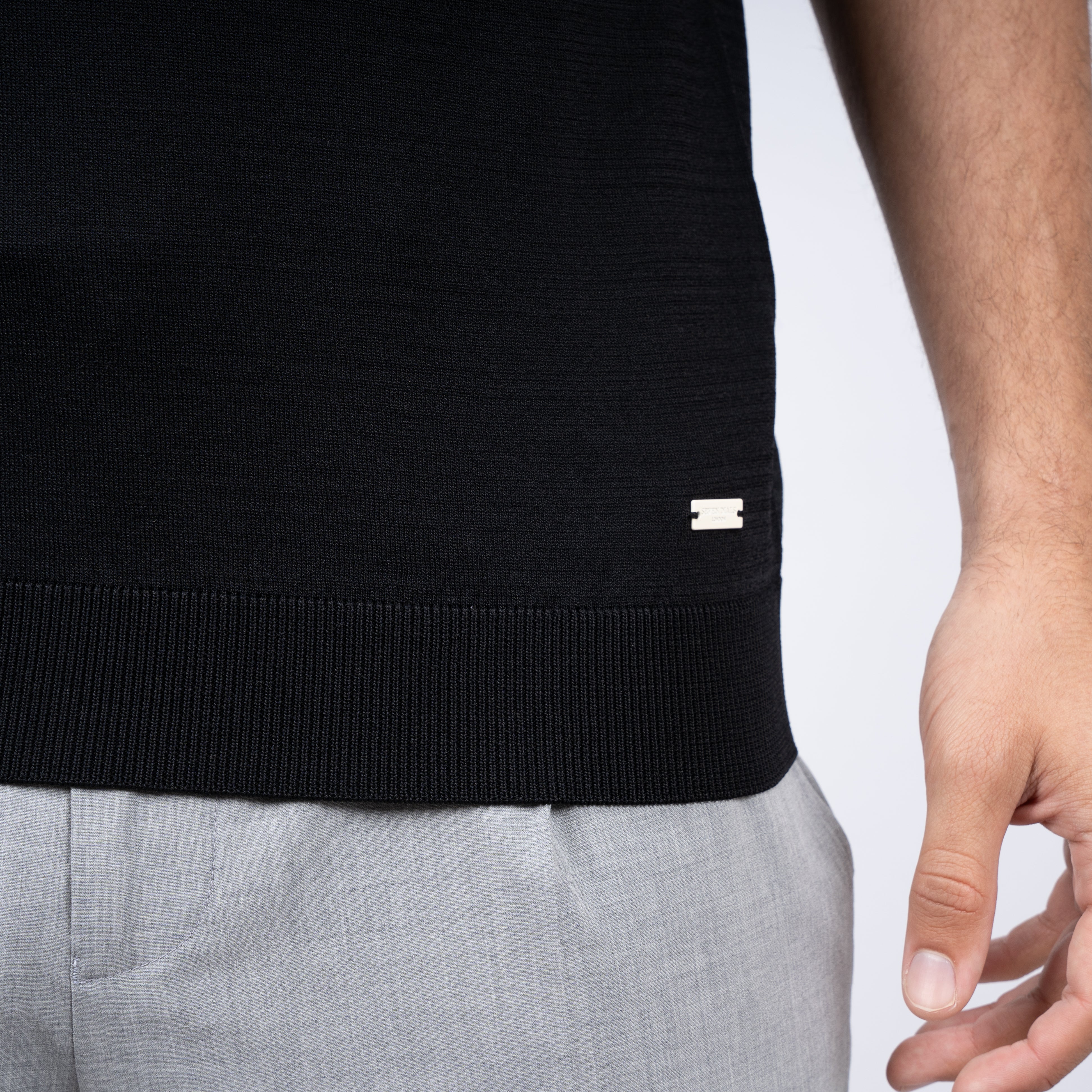 SEVEN DIALS Technische Buttonless Polo Zwart | Hayden