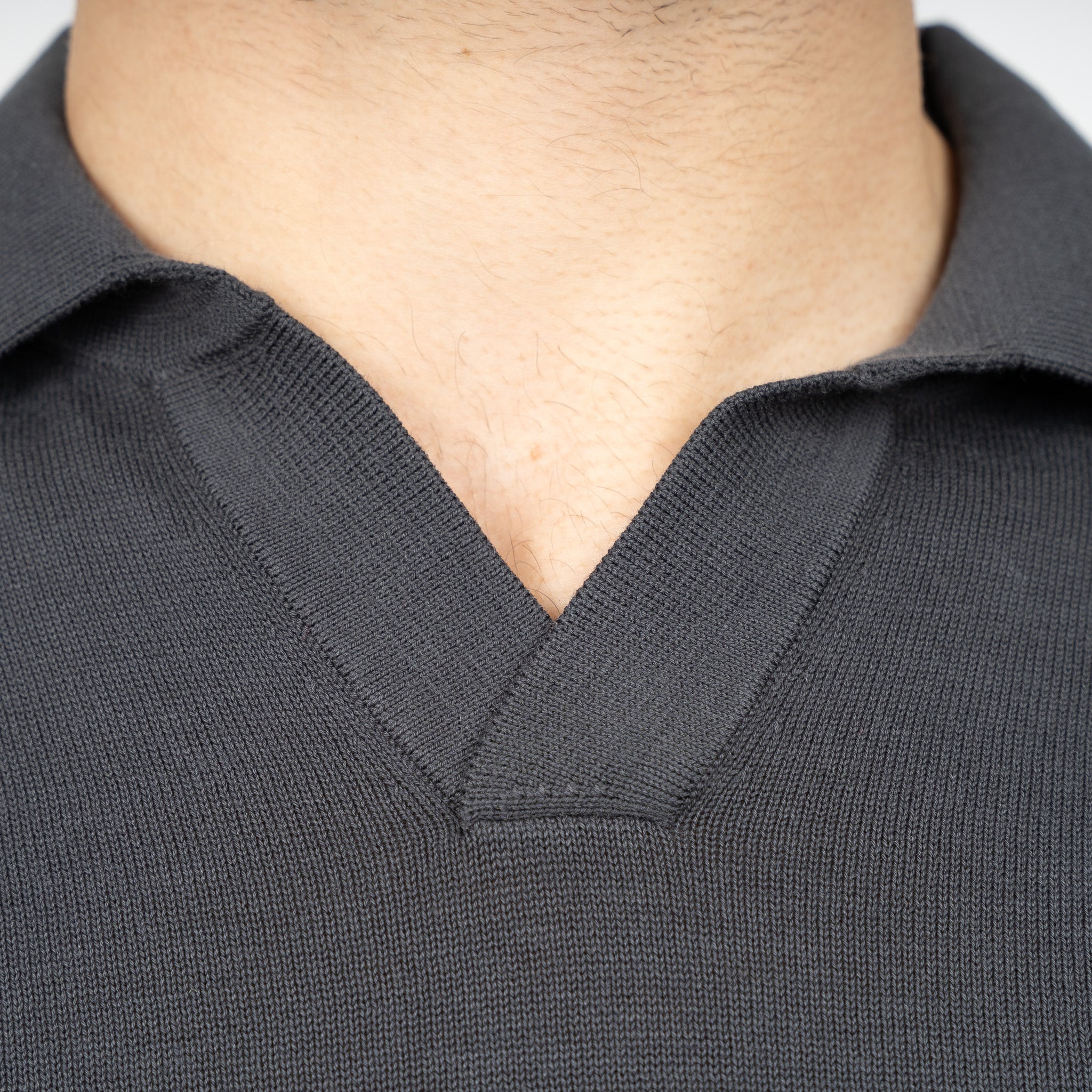 SEVEN DIALS Gebreide Buttonless Polo Antracietgrijs | Dyche