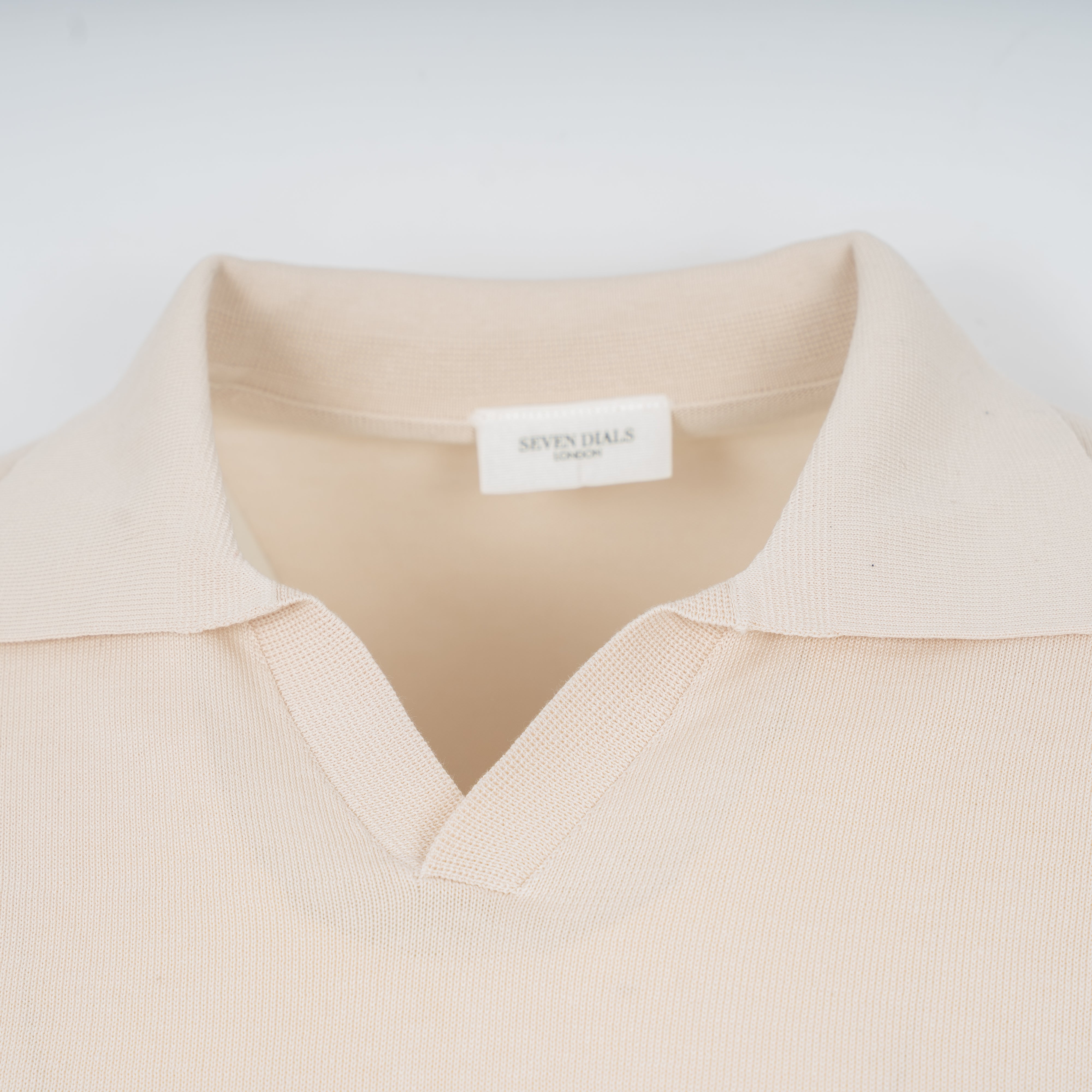 SEVEN DIALS Buttonless Polo Beige | Fido