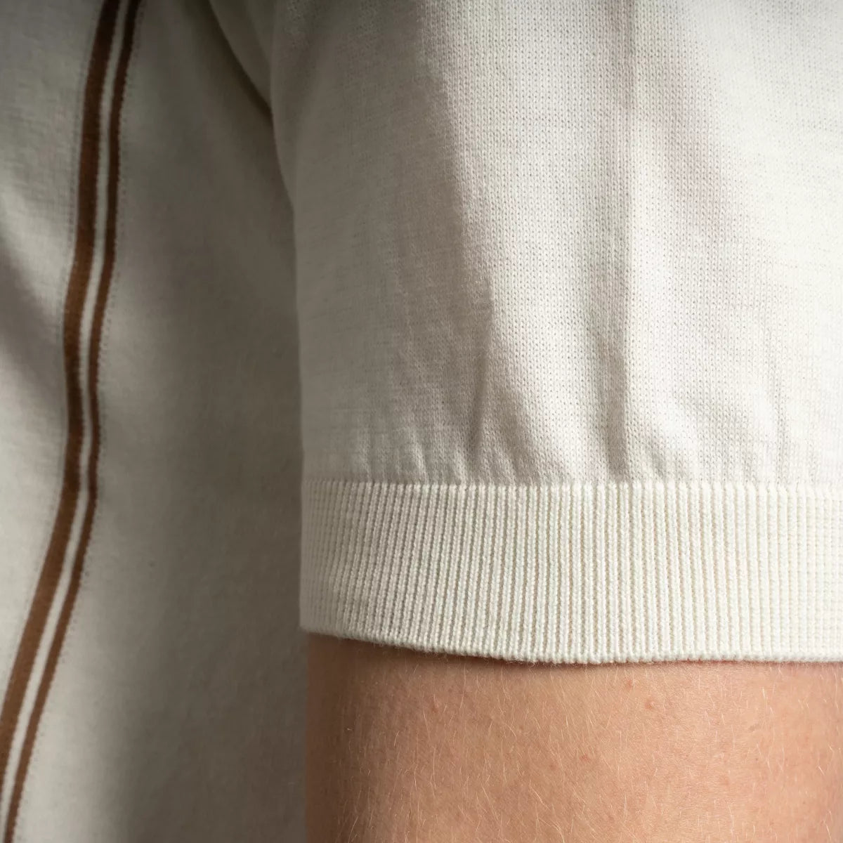 Gran Sasso Gebreide Doorknoop Polo Wit met Beige Streep | Organic Cotton