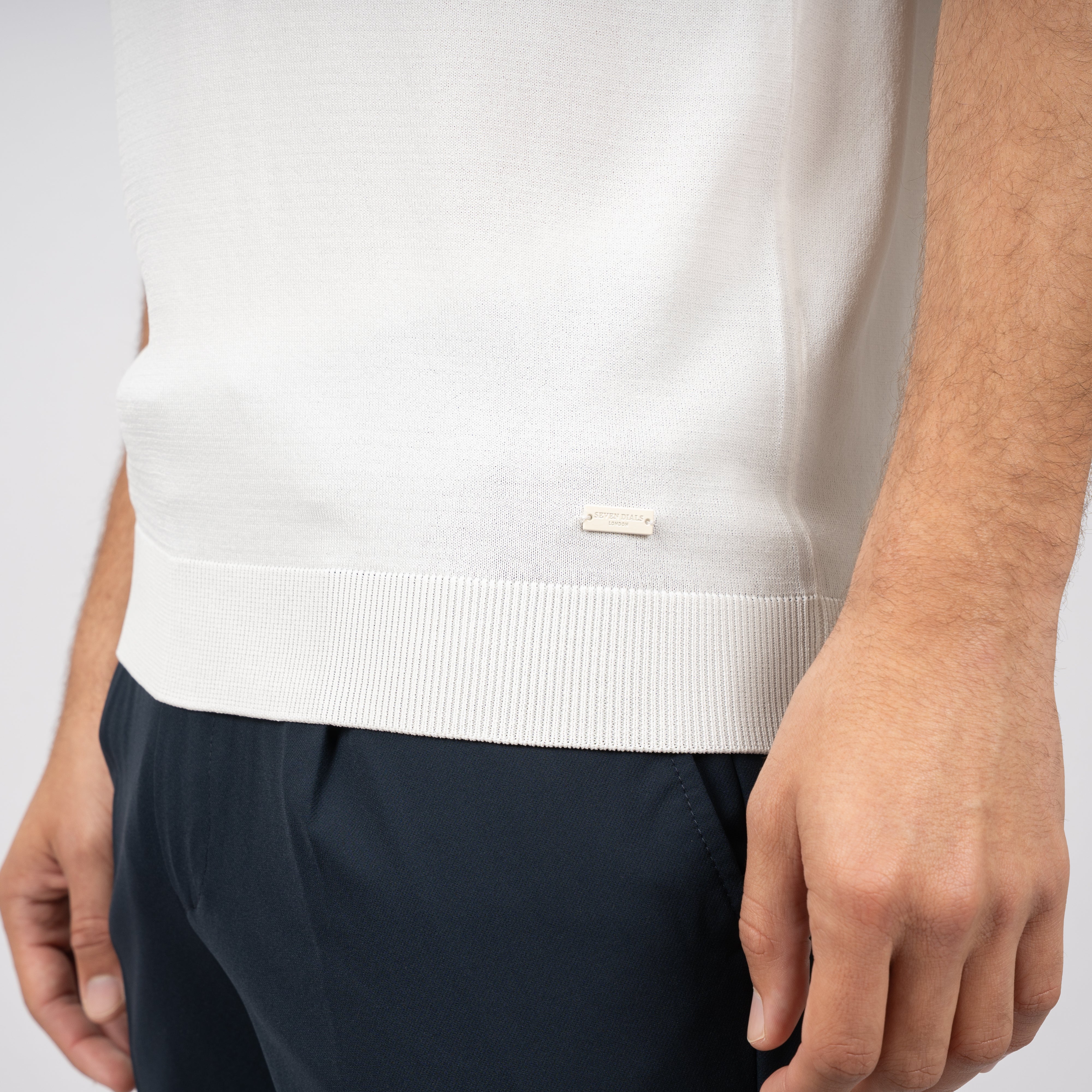 SEVEN DIALS Technische Buttonless Polo Off-White | Hayden