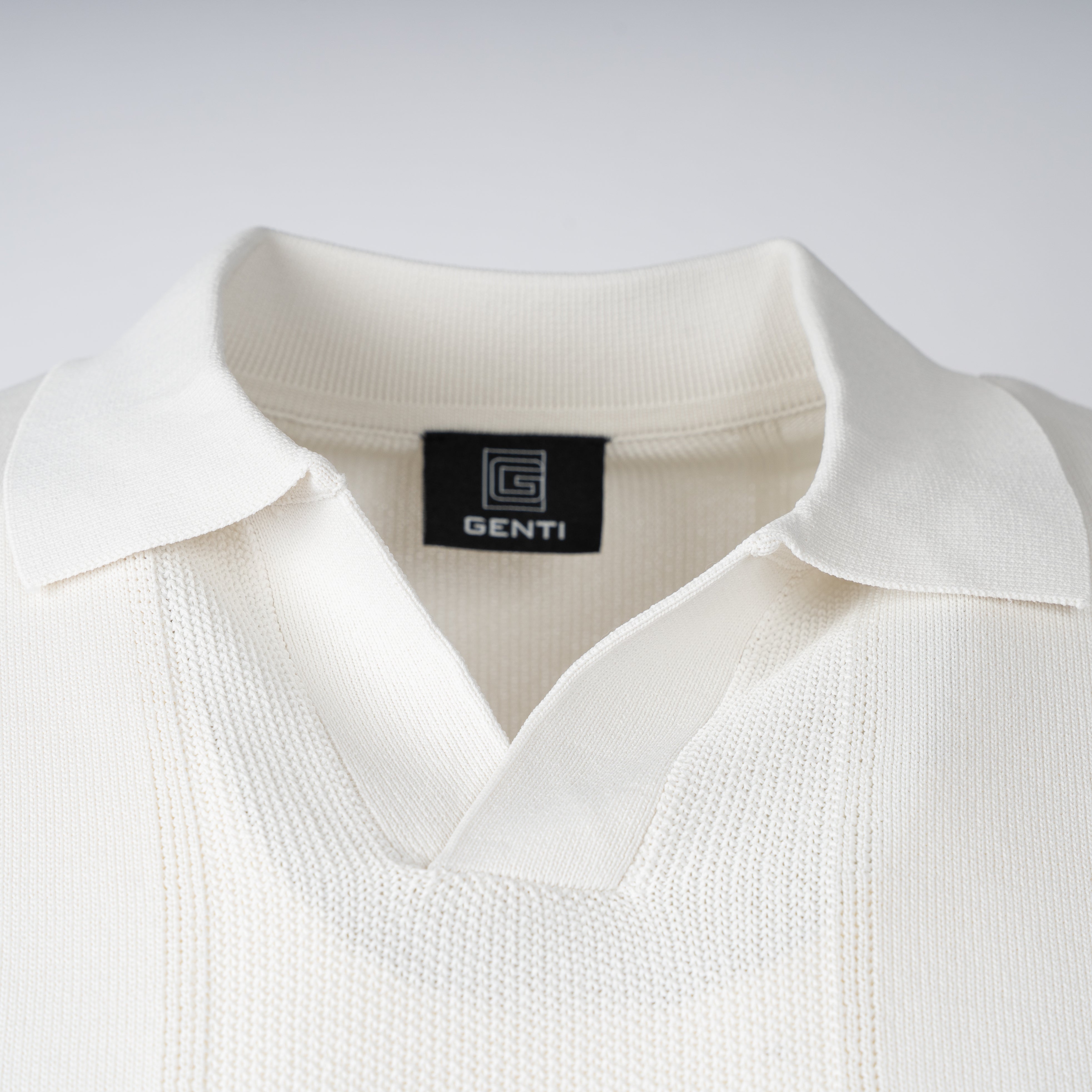 Genti Buttonless Polo Off-White | Cool Dry