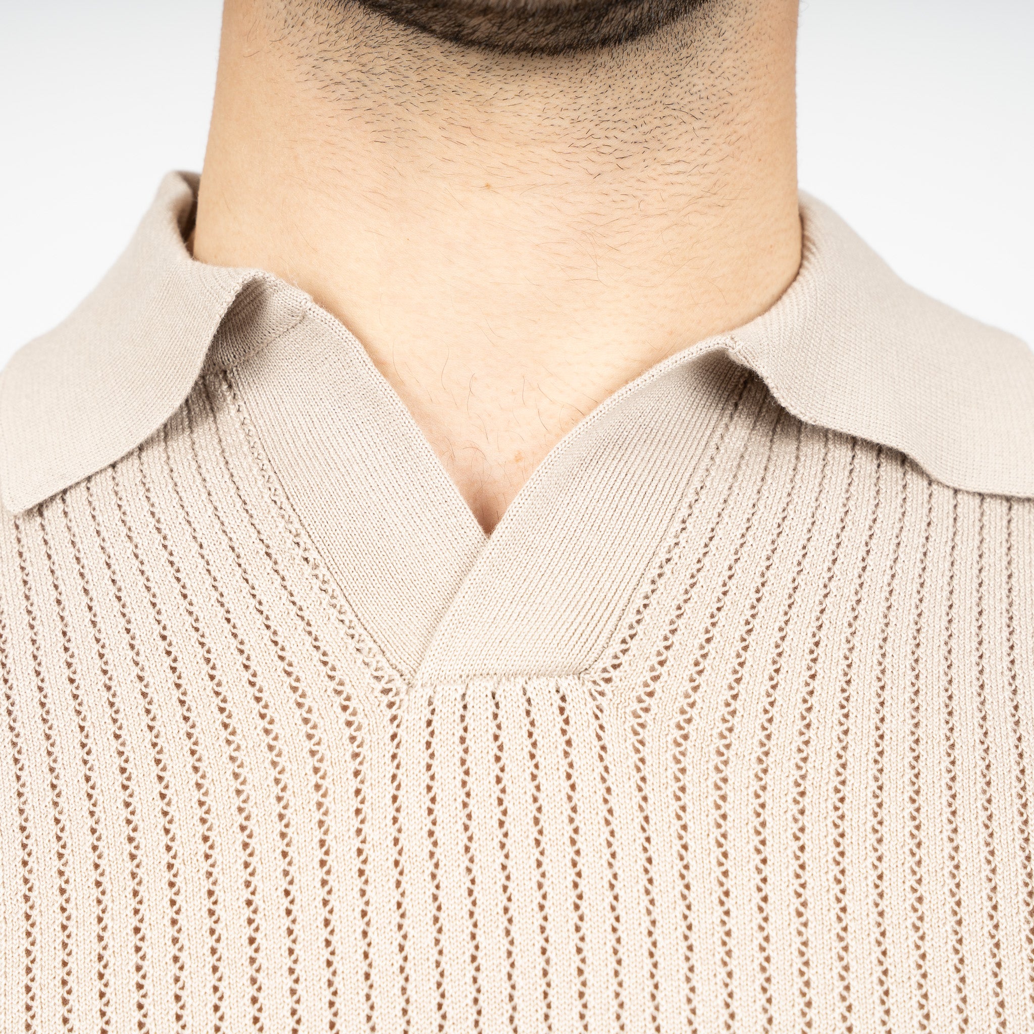 SEVEN DIALS Gebreide Buttonless Polo Zand | Bennet