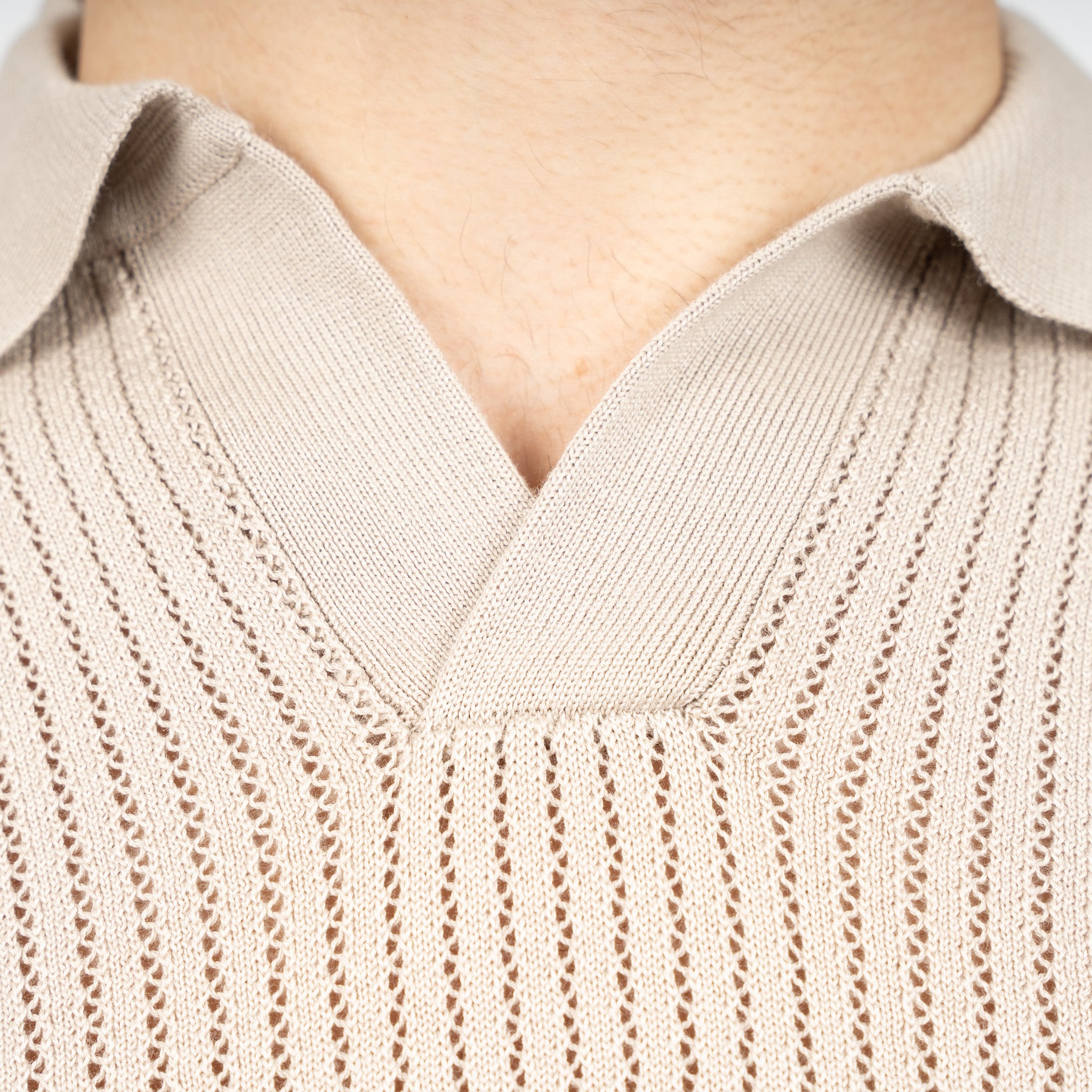 SEVEN DIALS Gebreide Buttonless Polo Zand | Bennet