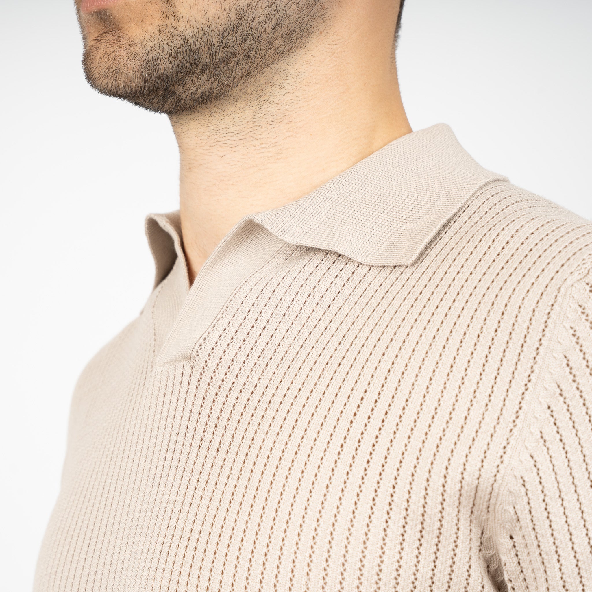 SEVEN DIALS Gebreide Buttonless Polo Zand | Bennet