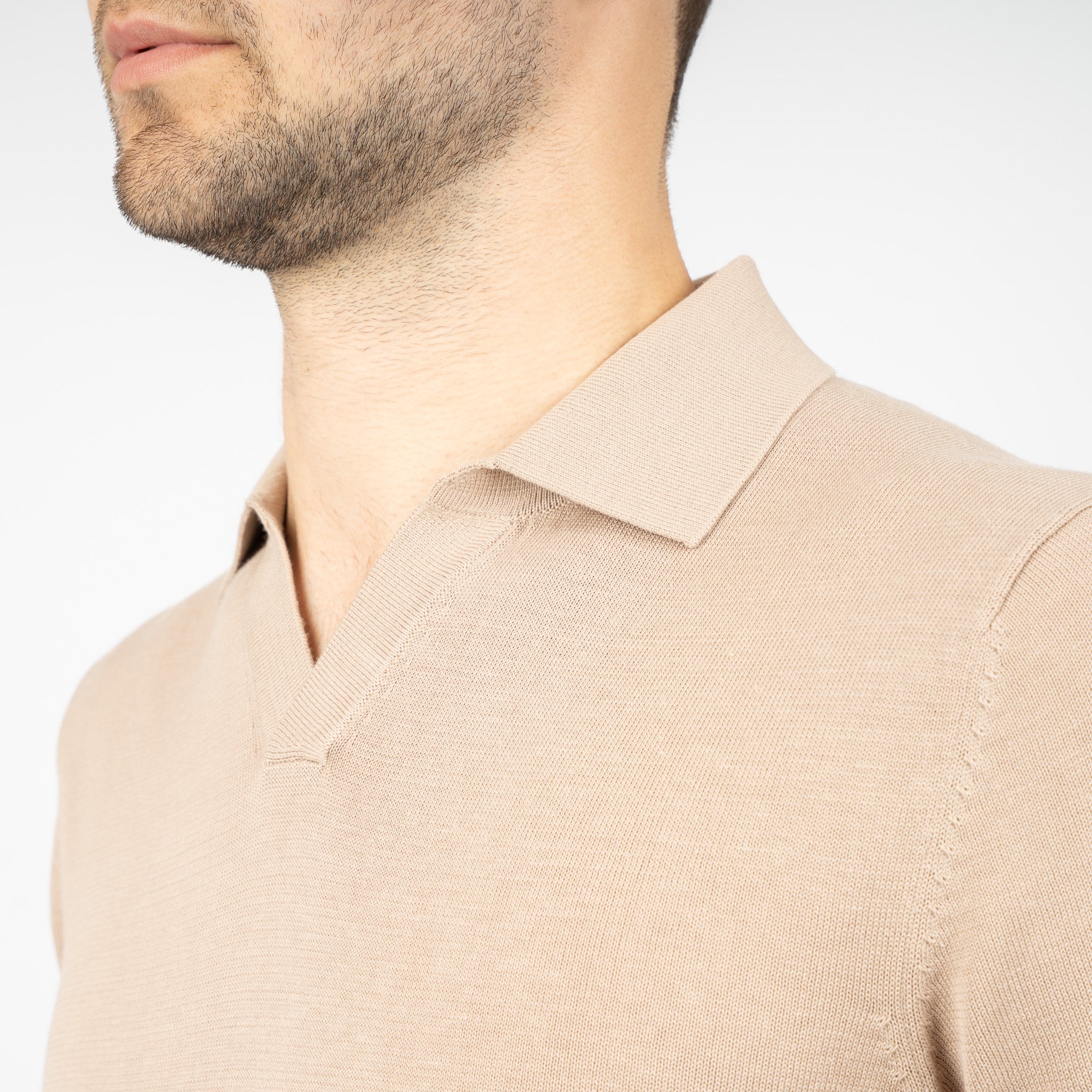 SEVEN DIALS Gebreide Buttonless Polo Zand | Dyche