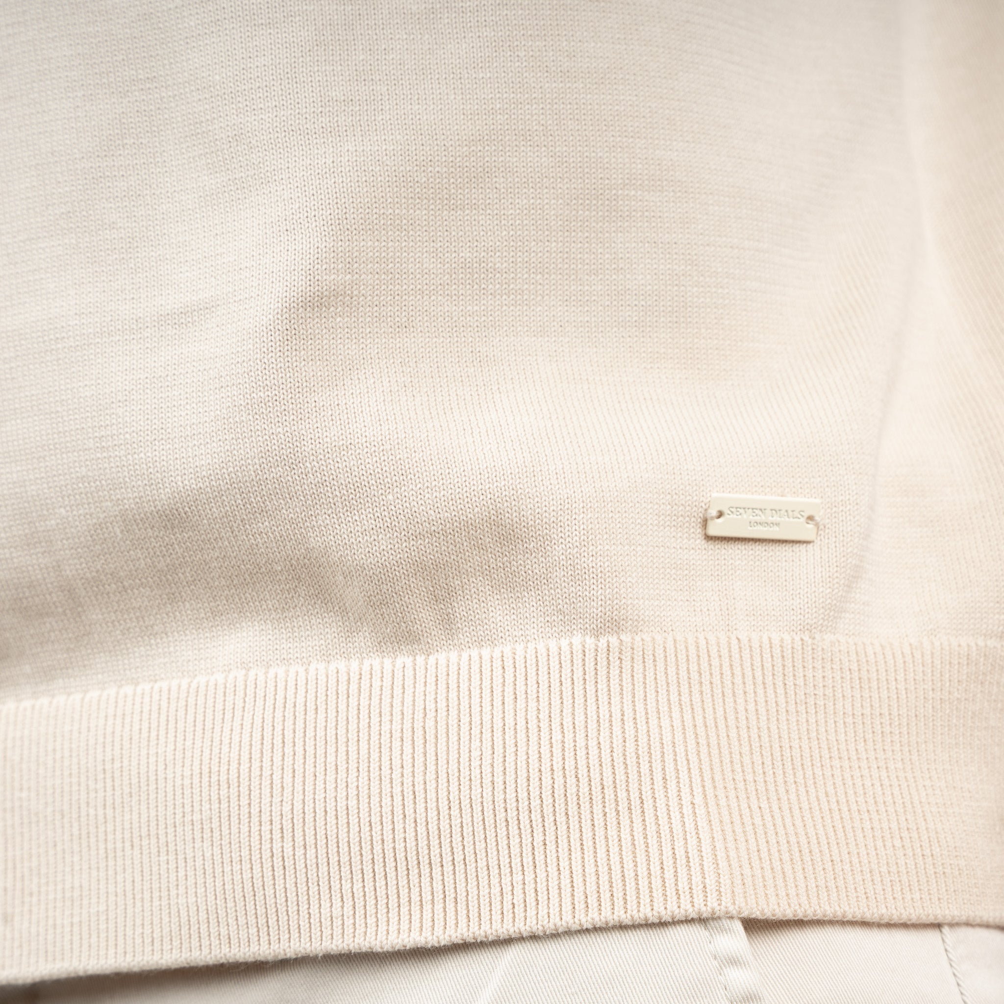 SEVEN DIALS Gebreide Buttonless Polo Beige | Dyche