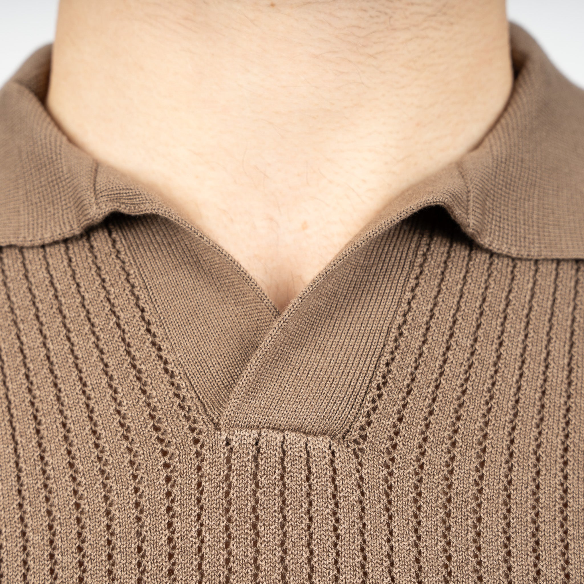 SEVEN DIALS Gebreide Buttonless Polo Bruin | Bennet