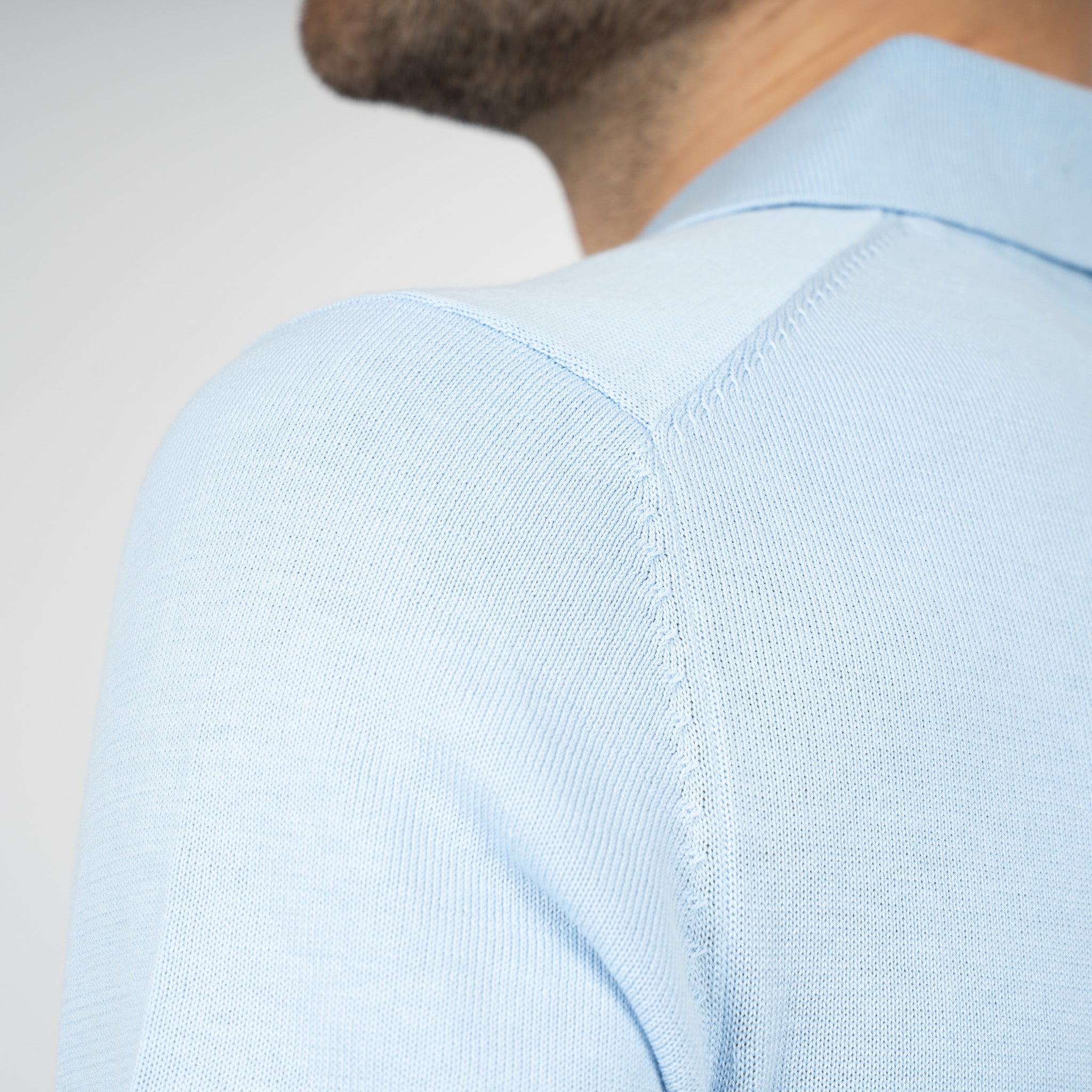 SEVEN DIALS Gebreide Buttonless Polo Lichtblauw | Dyche