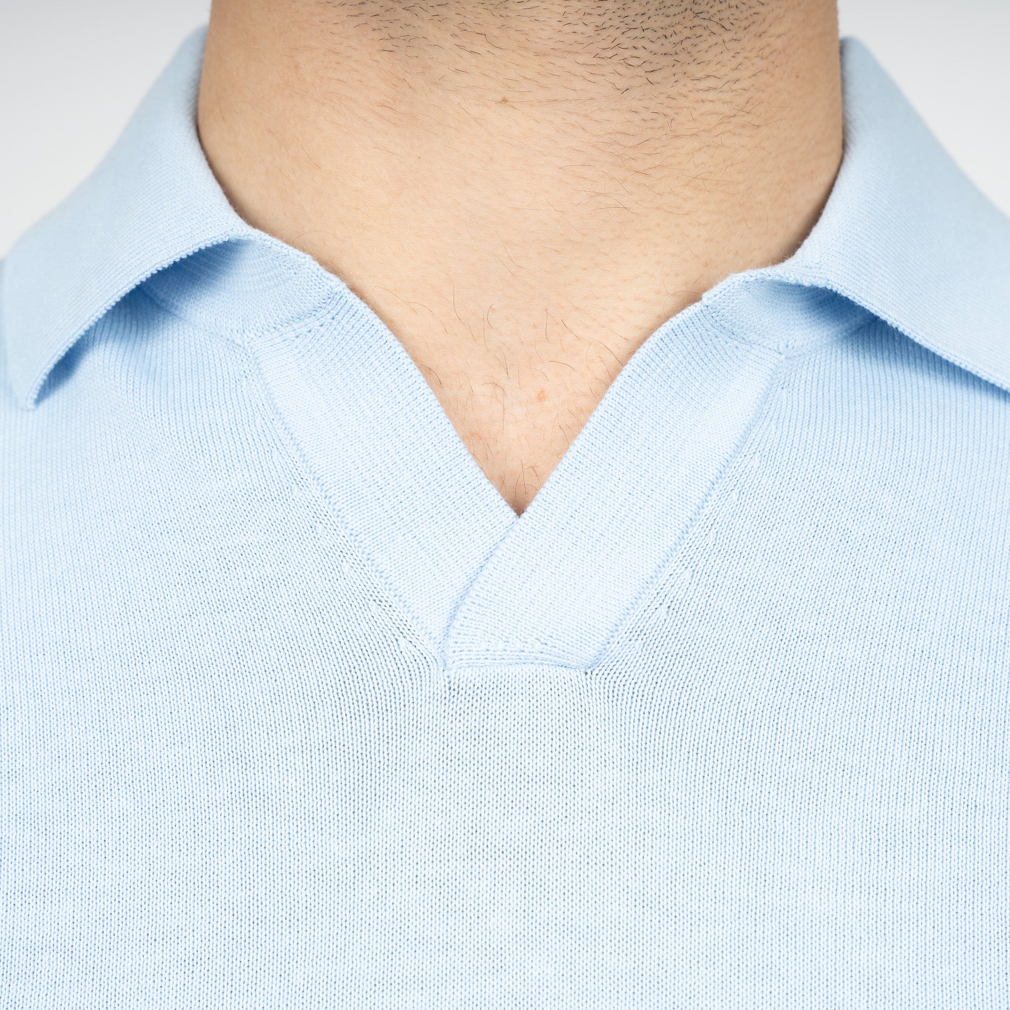 SEVEN DIALS Gebreide Buttonless Polo Lichtblauw | Dyche