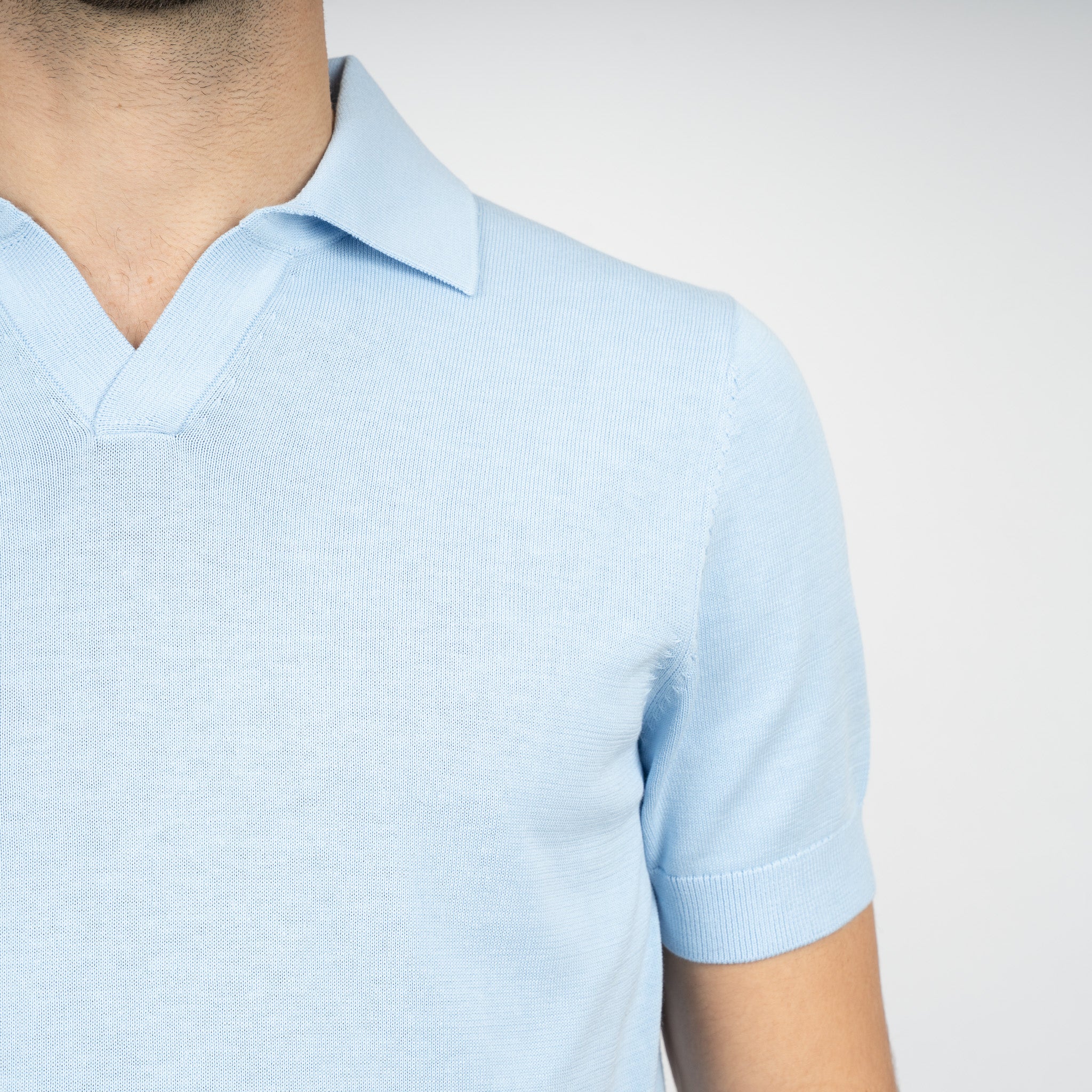 SEVEN DIALS Gebreide Buttonless Polo Lichtblauw | Dyche