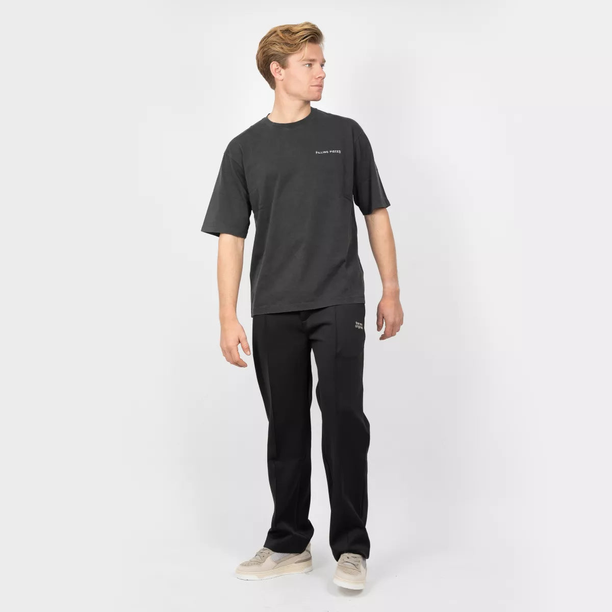 Filling Pieces T-Shirt Vintage Zwart | Boxy