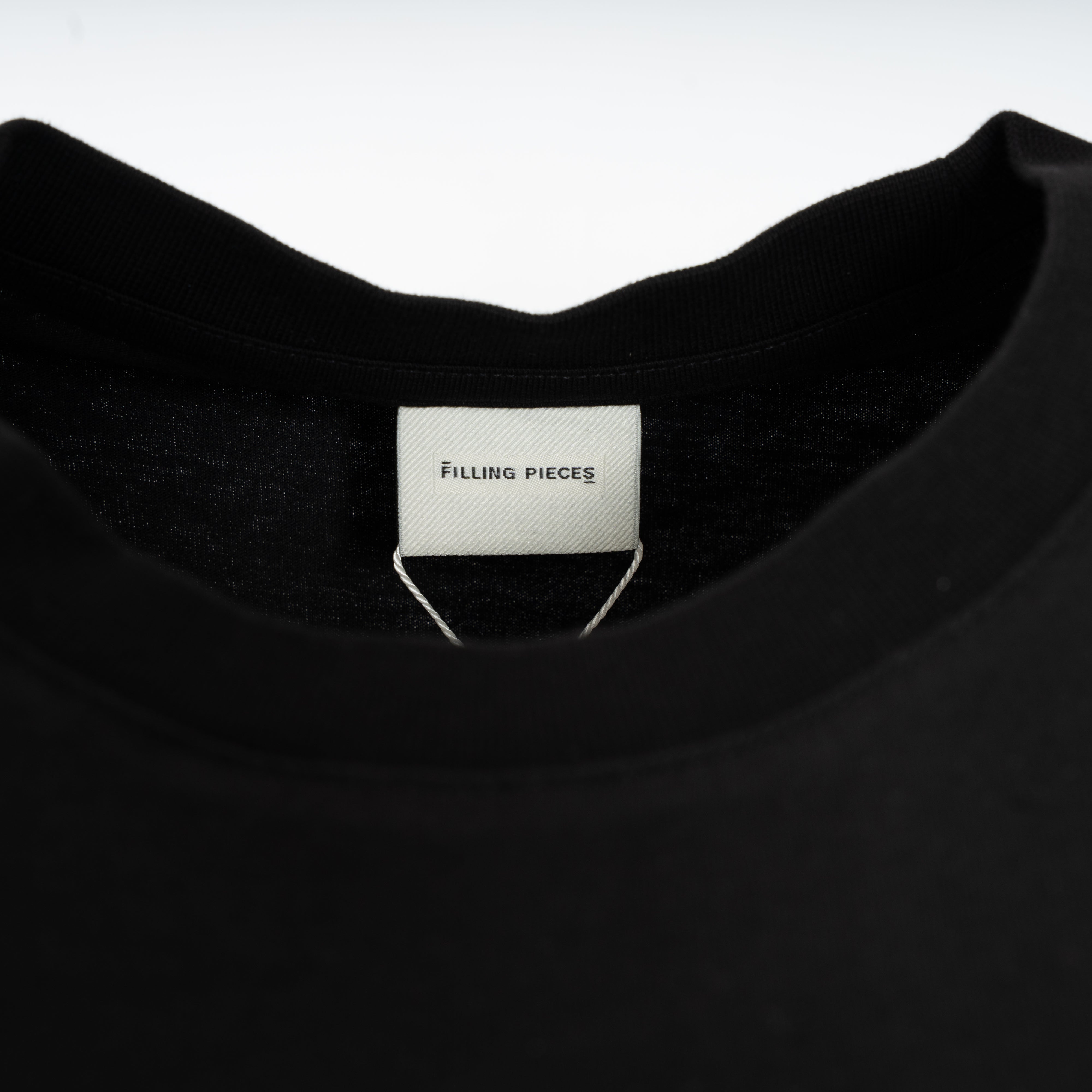 Filling Pieces T-Shirt met Backprint Zwart | Boxy Handshake Rhythm