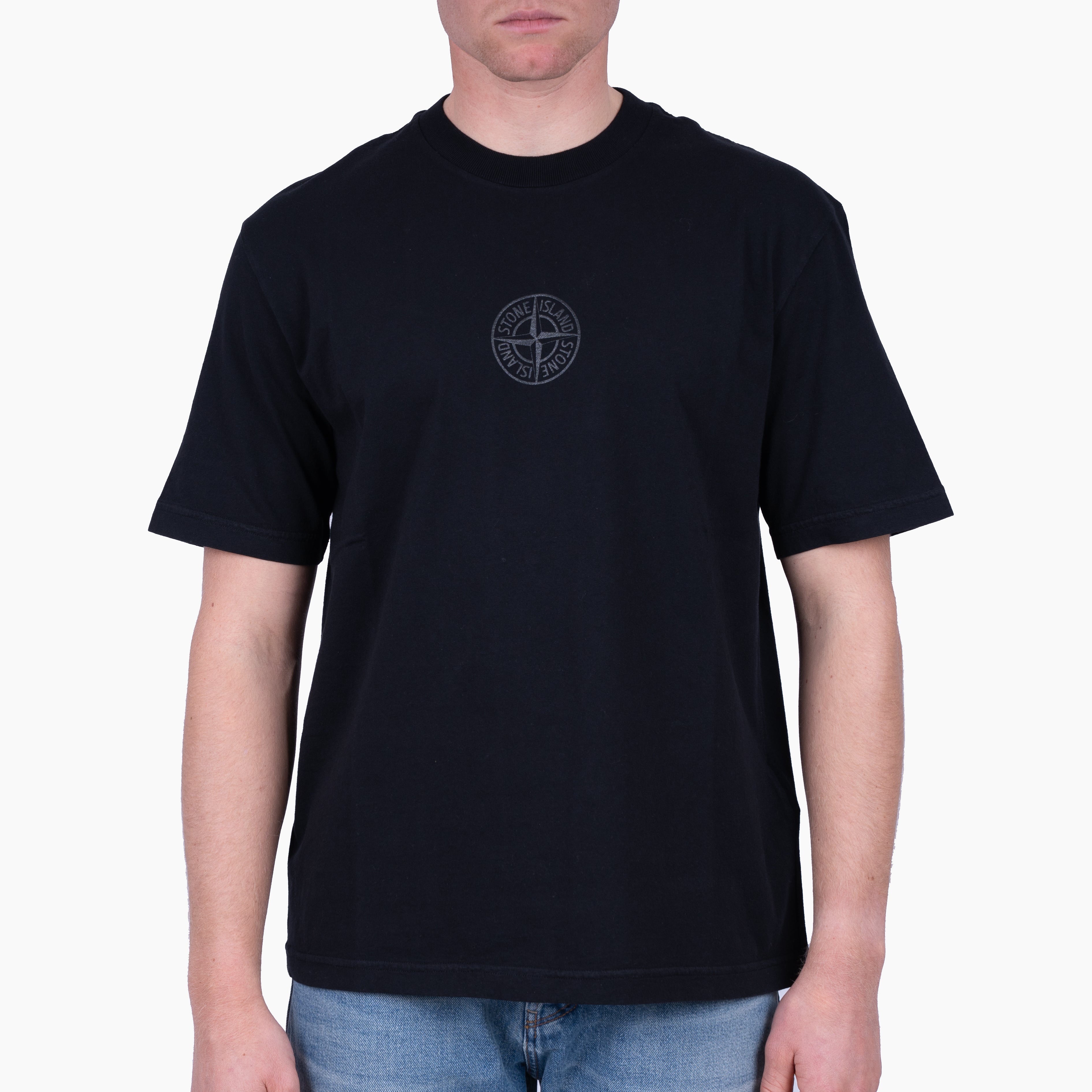 Stone Island T-Shirt Backprint Zwart | Camo Compass