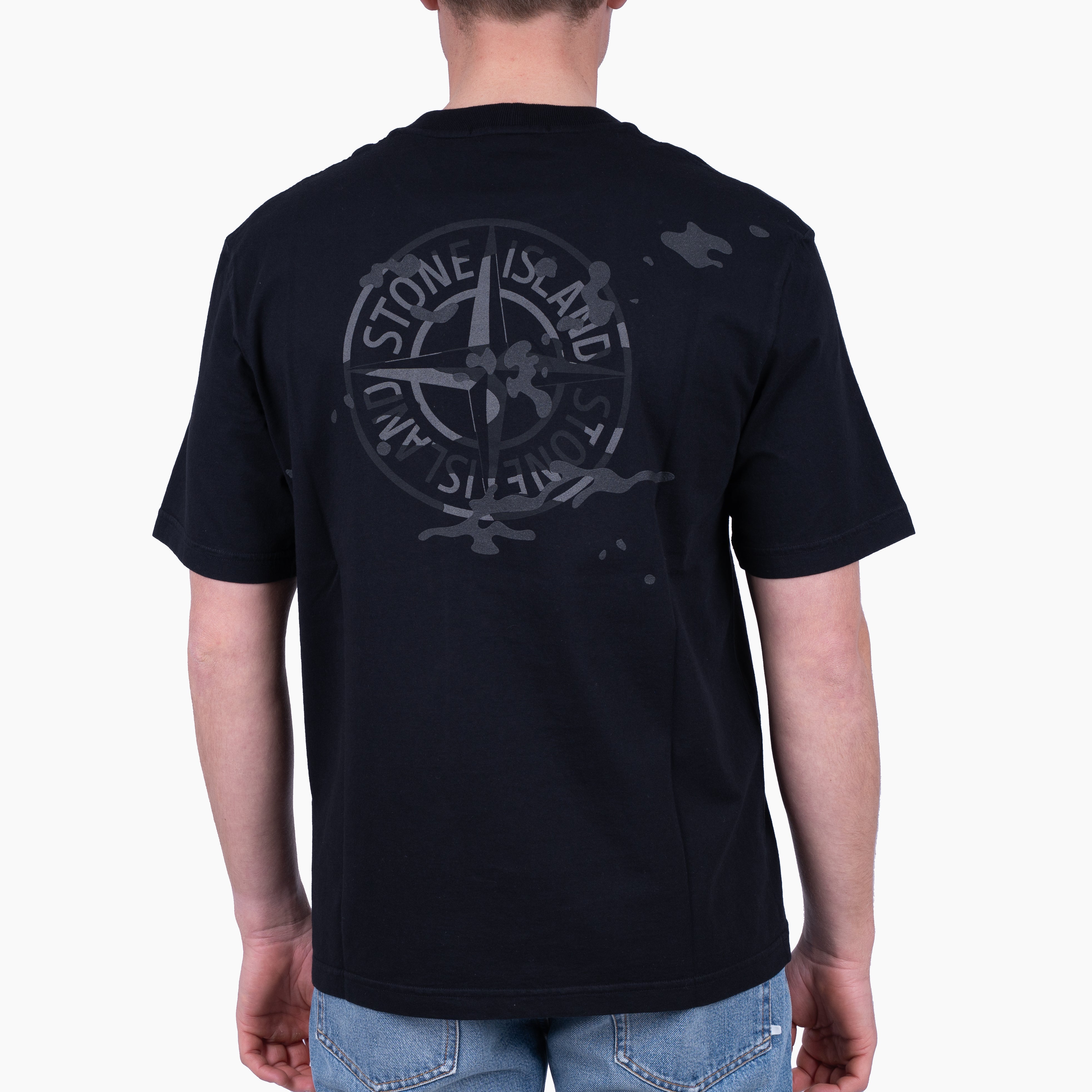 Stone Island T-Shirt Backprint Zwart | Camo Compass