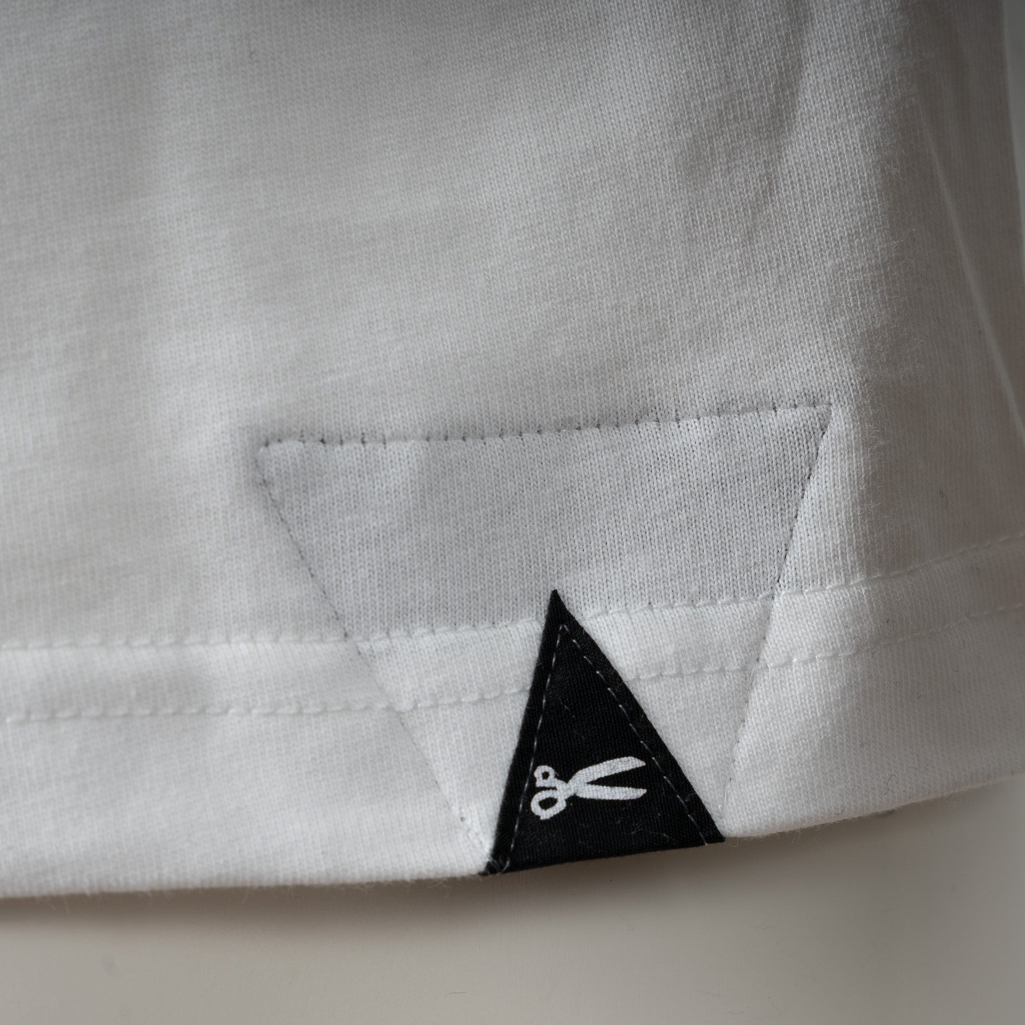 Denham T-Shirt Backprint Wit | Andrew Graphic Tee