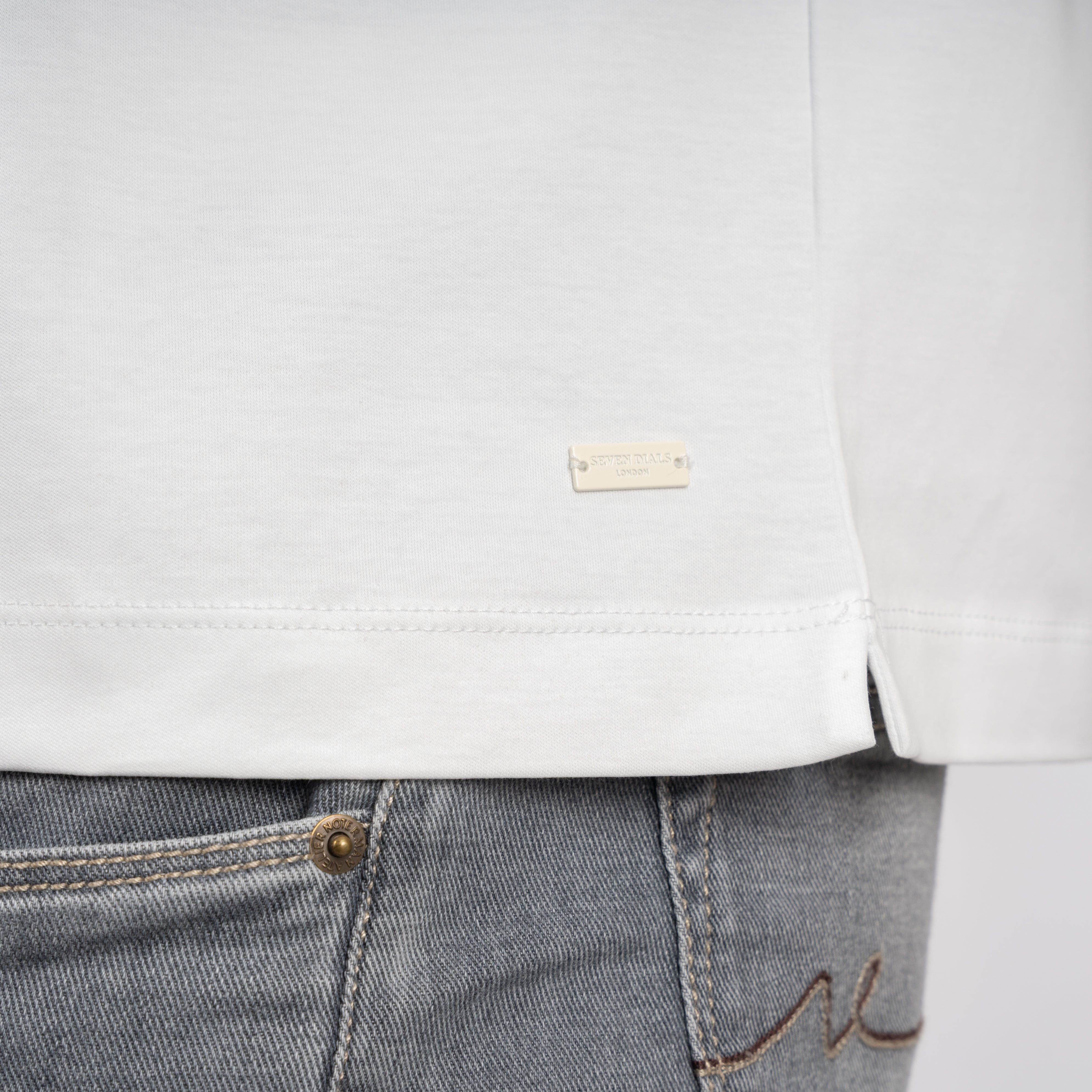 SEVEN DIALS T-Shirt Wit | Nalon